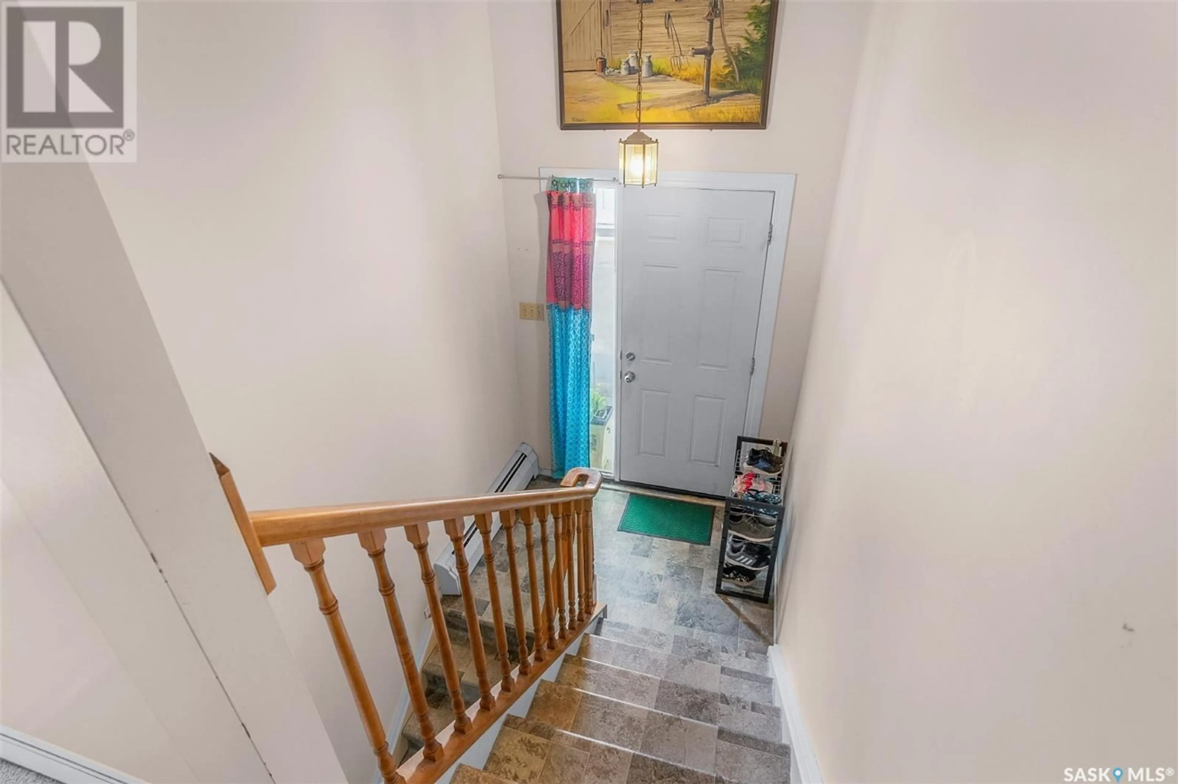 Indoor foyer for 1601 THOMPSON AVENUE, Saskatoon Saskatchewan S7N1Y2