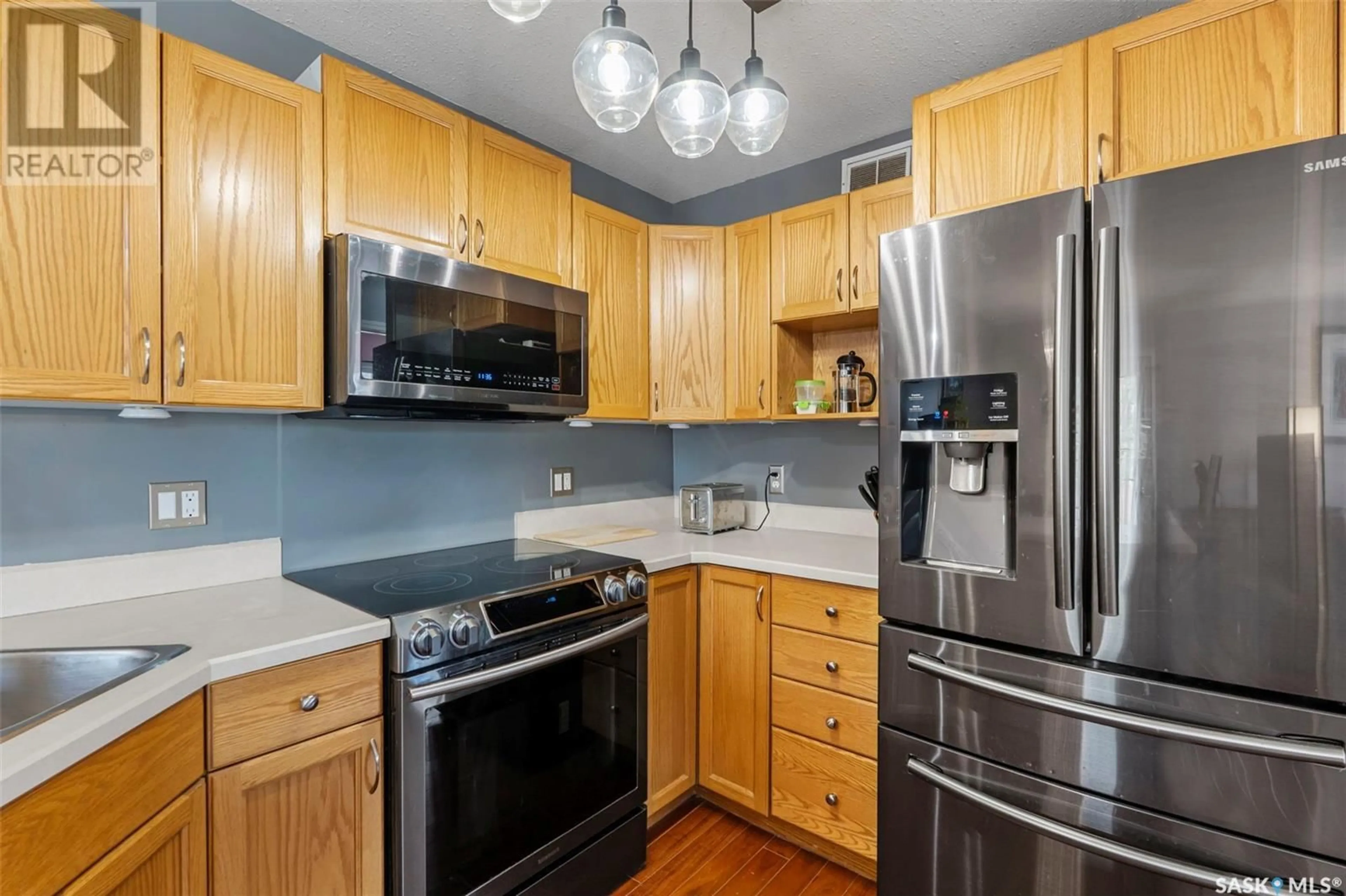 Standard kitchen, unknown for 9 231 MAIN STREET, Martensville Saskatchewan S0K2T0