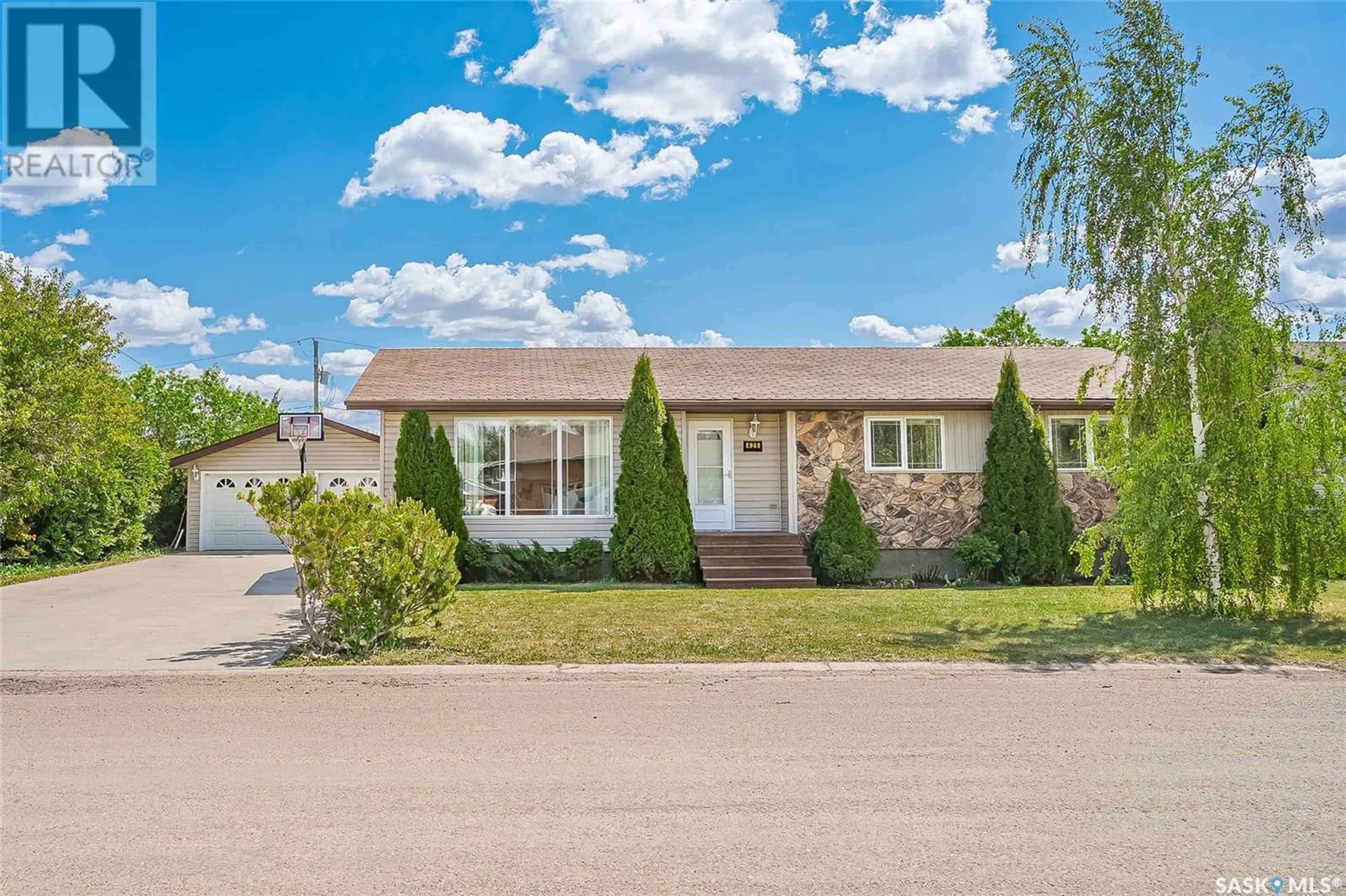 Home with vinyl exterior material, street for 425 CHEERIE STREET, Bruno Saskatchewan S0K0S0