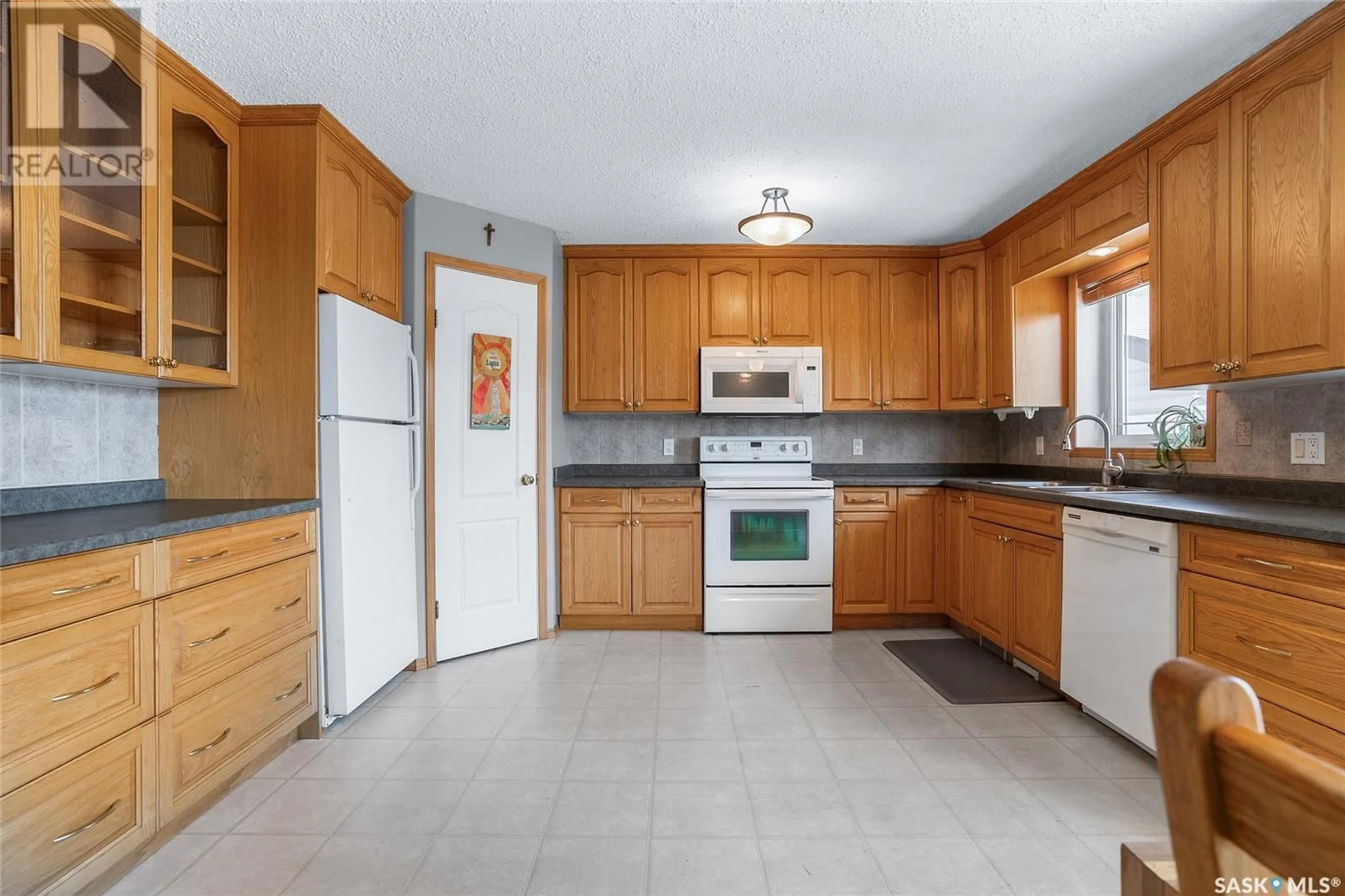 Standard kitchen, ceramic/tile floor for 425 CHEERIE STREET, Bruno Saskatchewan S0K0S0