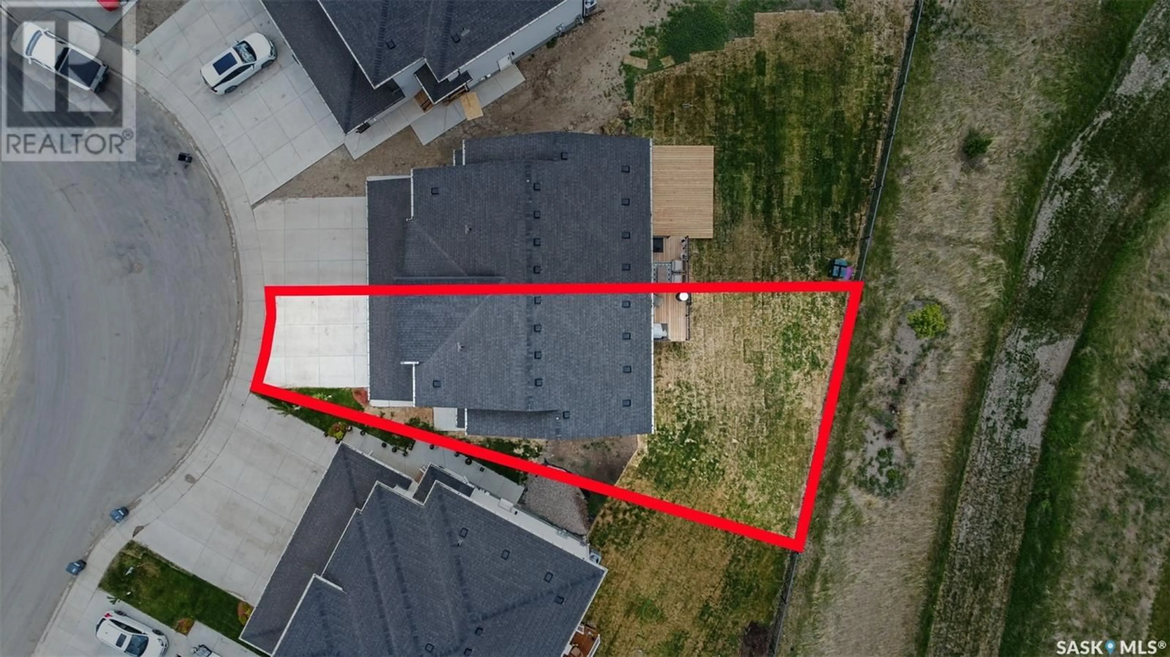 A pic from outside/outdoor area/front of a property/back of a property/a pic from drone, street for 426 MYLES HEIDT MANOR, Saskatoon Saskatchewan S7W1J1