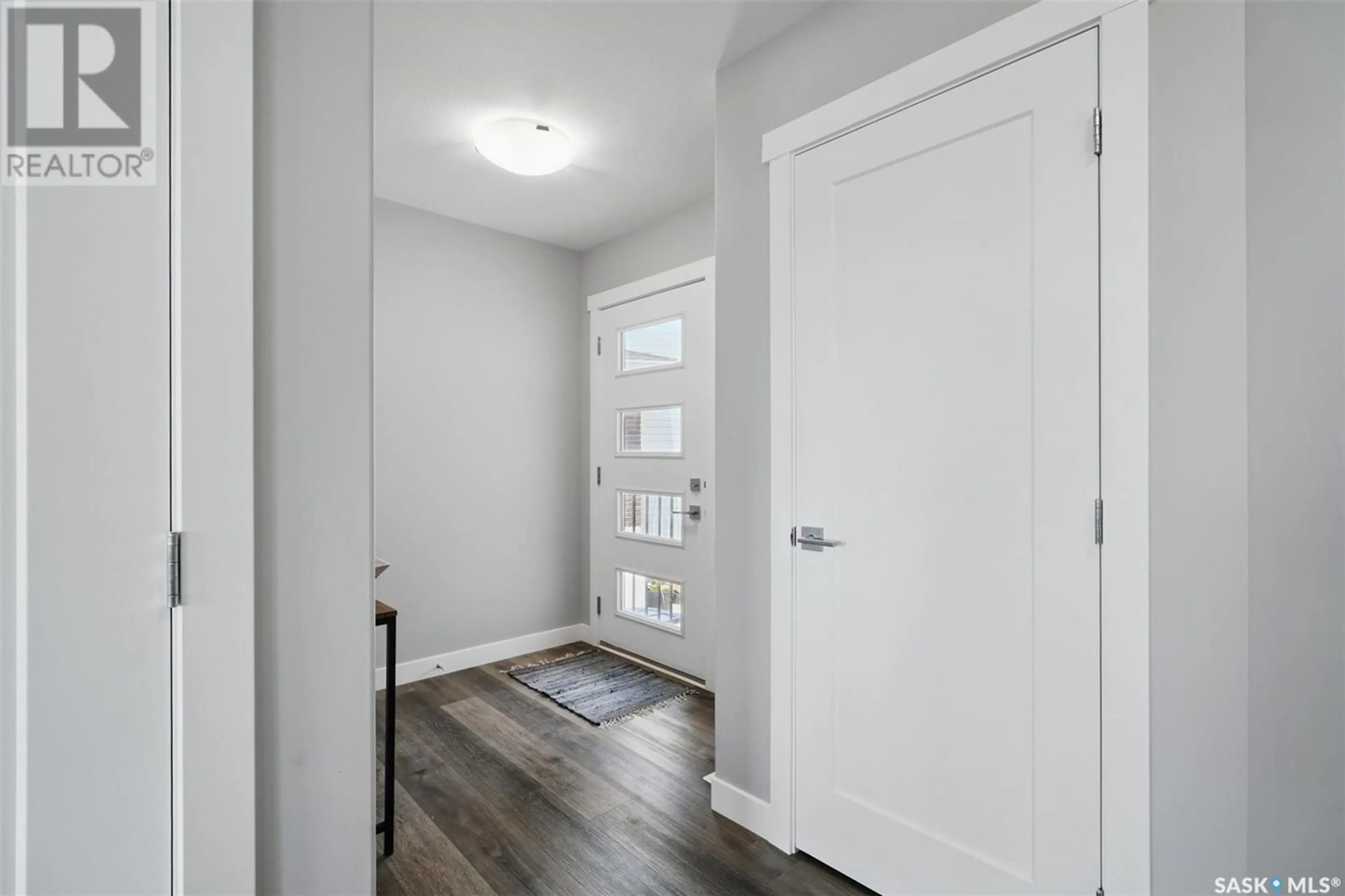 Indoor entryway for 426 MYLES HEIDT MANOR, Saskatoon Saskatchewan S7W1J1
