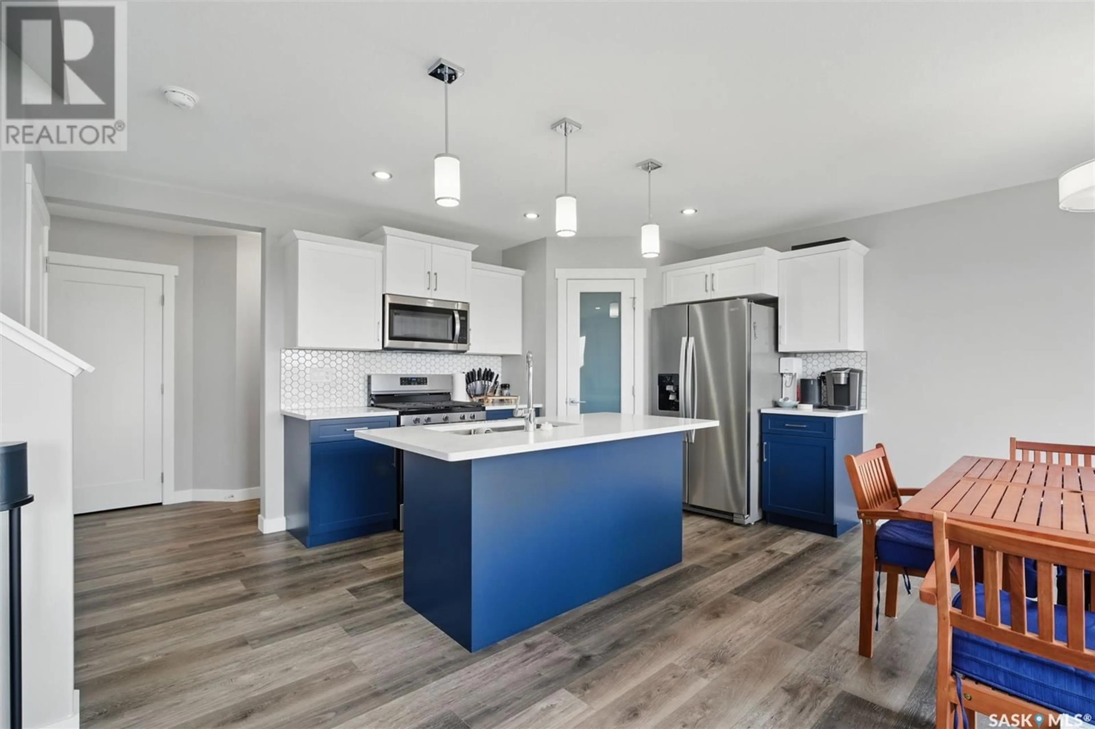 Open concept kitchen, unknown for 426 MYLES HEIDT MANOR, Saskatoon Saskatchewan S7W1J1