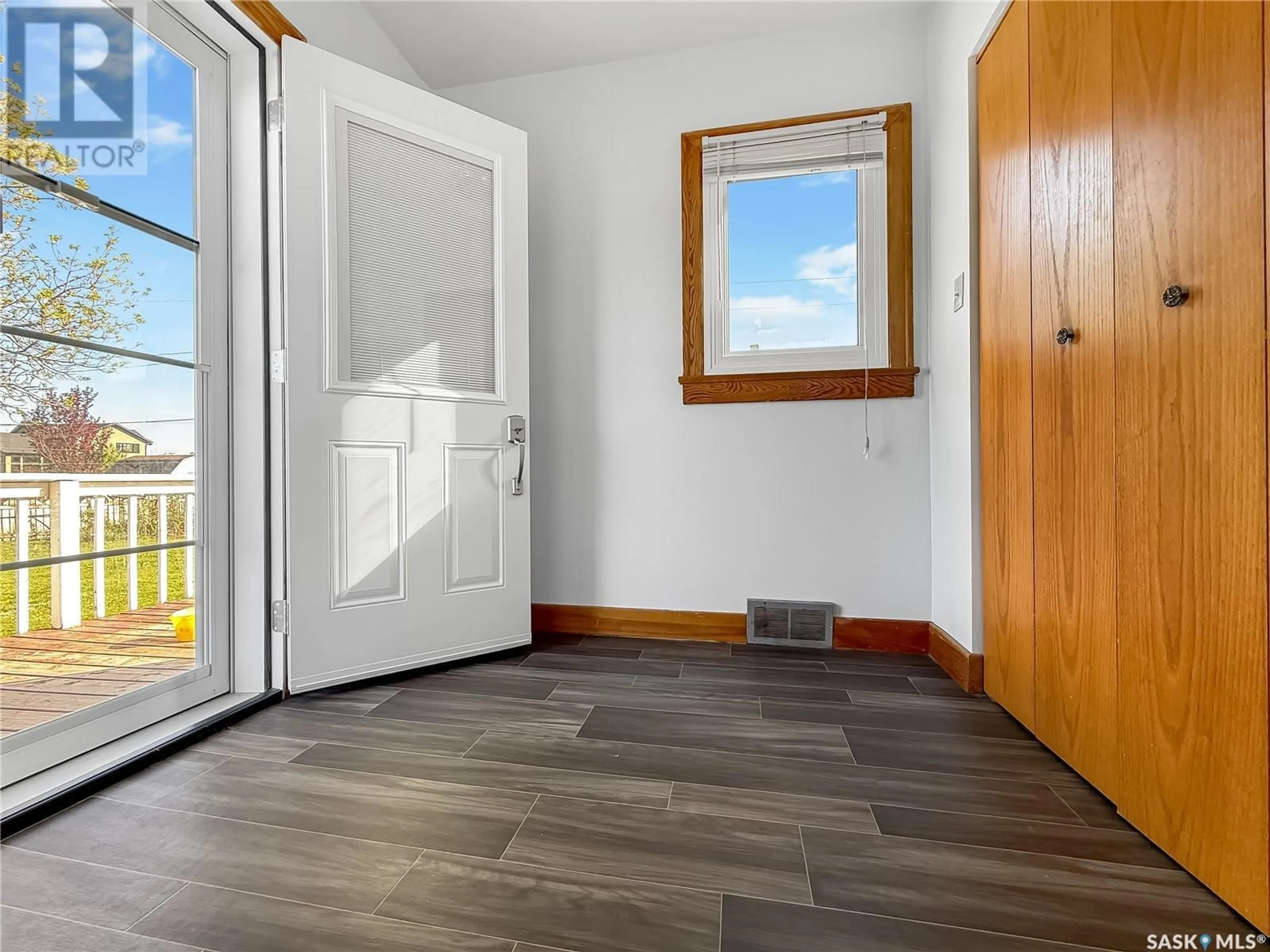Indoor entryway for 405 MARCH AVENUE, Langenburg Saskatchewan S0A0A0