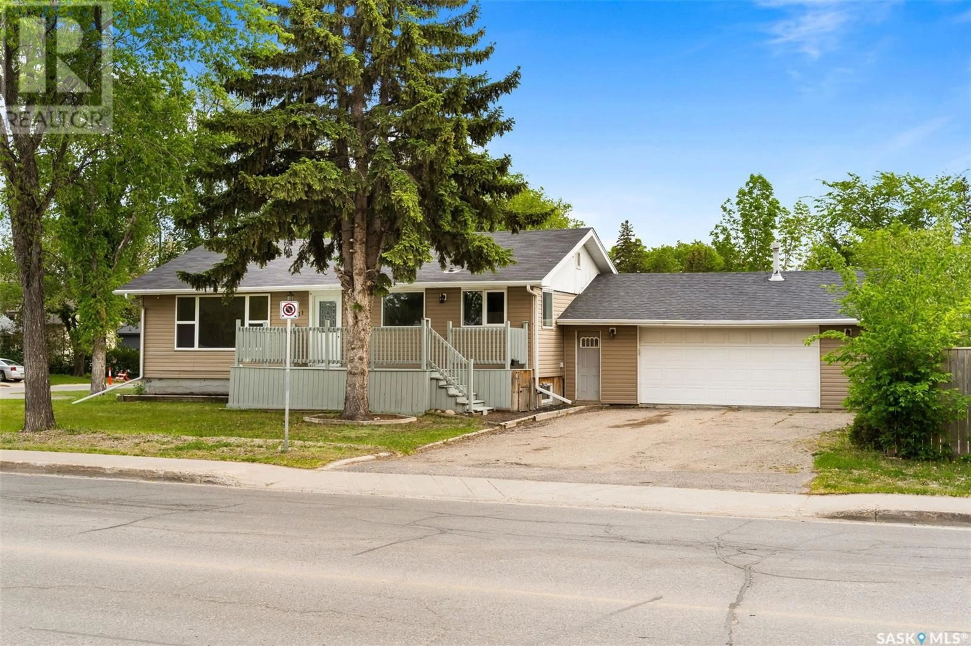 Home with vinyl exterior material, street for 1101 BROADWAY AVENUE, Regina Saskatchewan S4P1E4