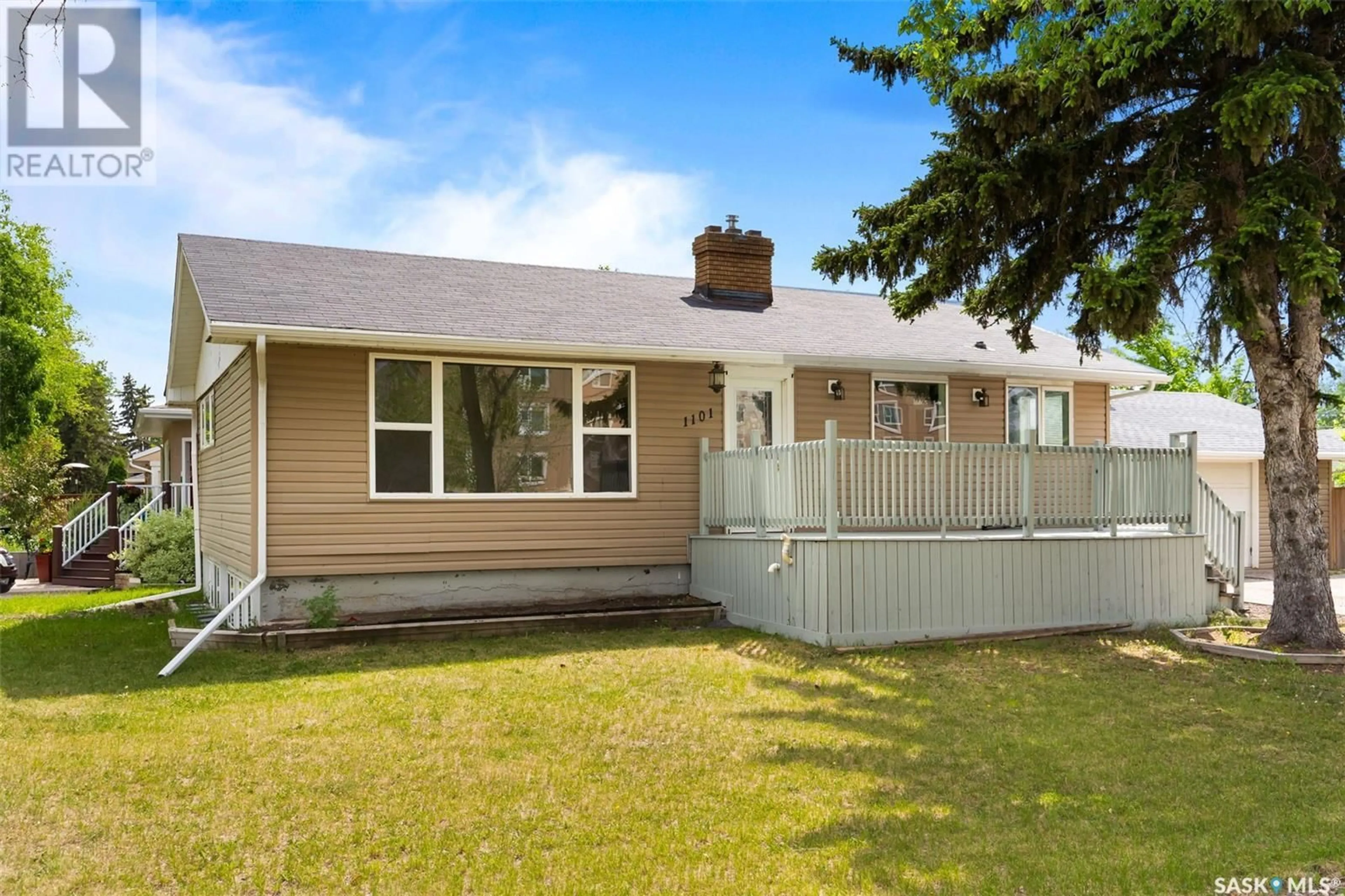 Home with vinyl exterior material, street for 1101 BROADWAY AVENUE, Regina Saskatchewan S4P1E4