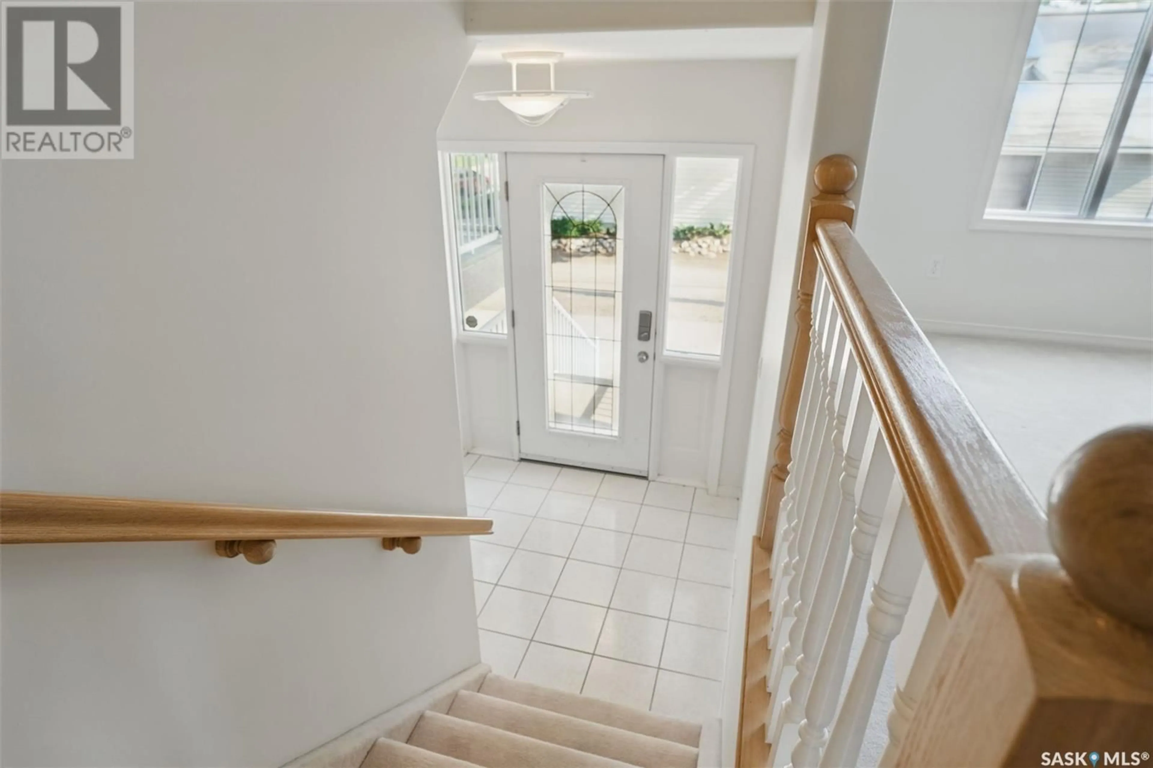 Indoor foyer for 901D 9TH STREET, Saskatoon Saskatchewan S7H0M9