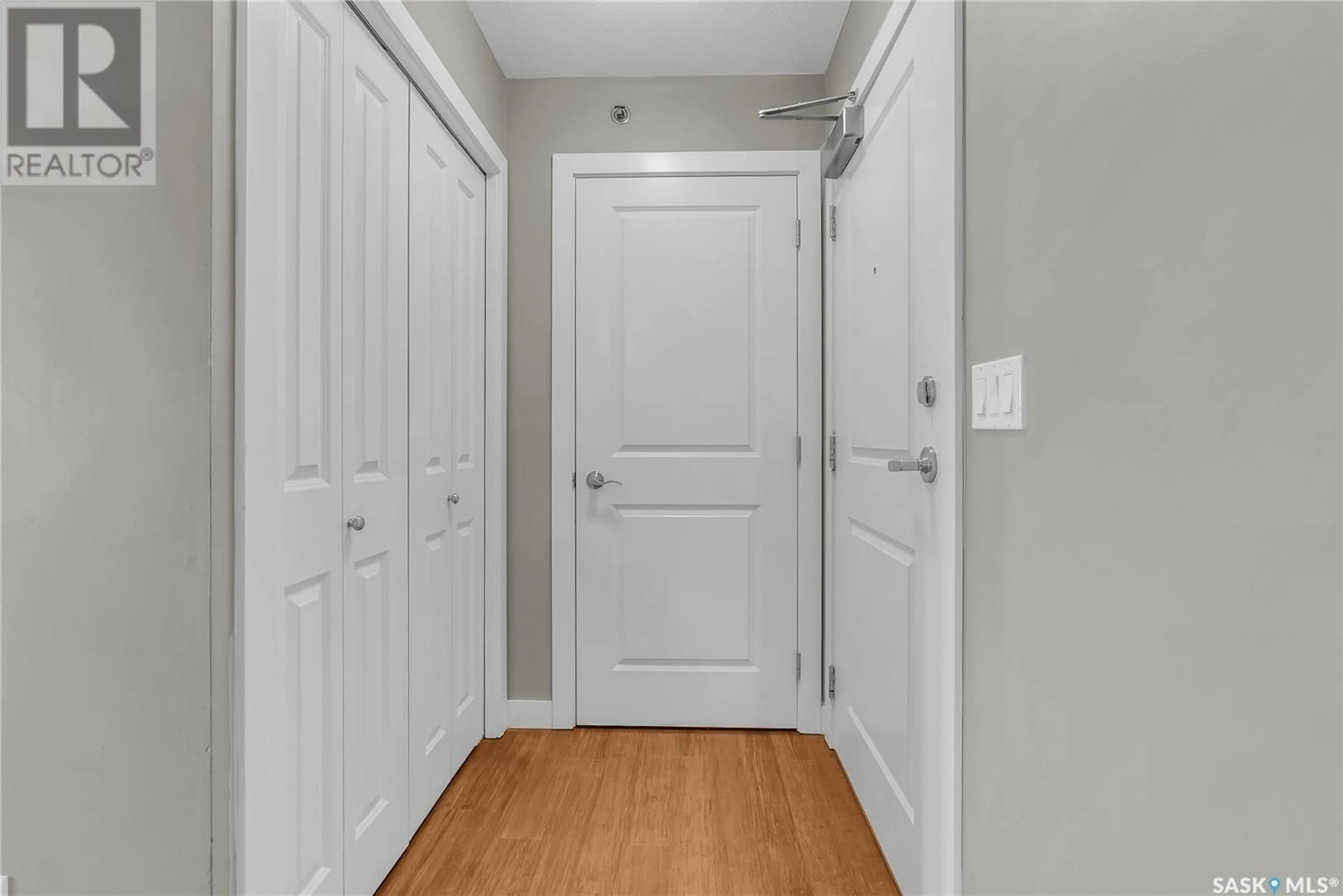 Indoor entryway for 305A HUNTER ROAD, Saskatoon Saskatchewan S7T0J7
