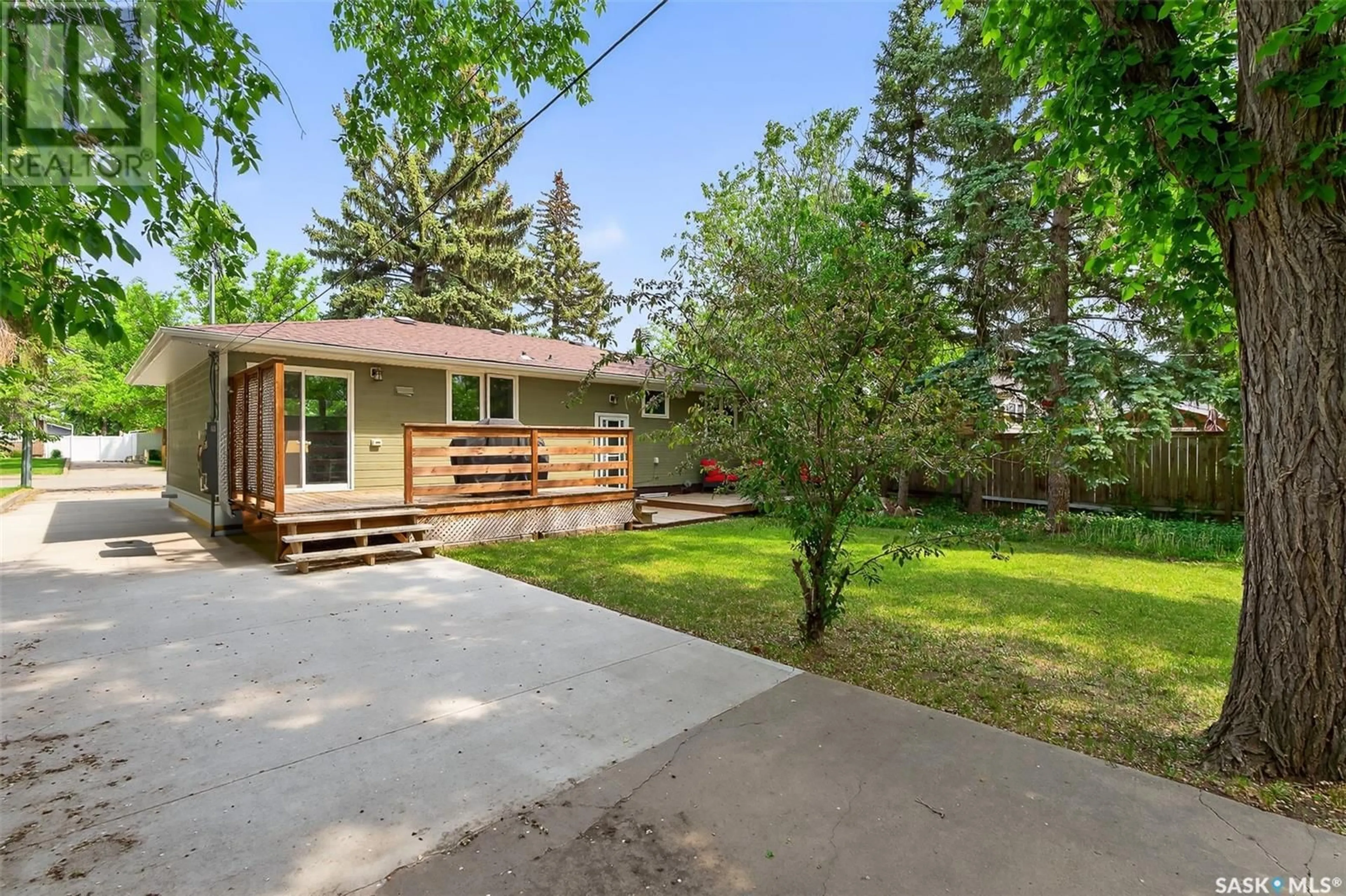 Patio, street for 1221 GRACE STREET, Moose Jaw Saskatchewan S6H3C6