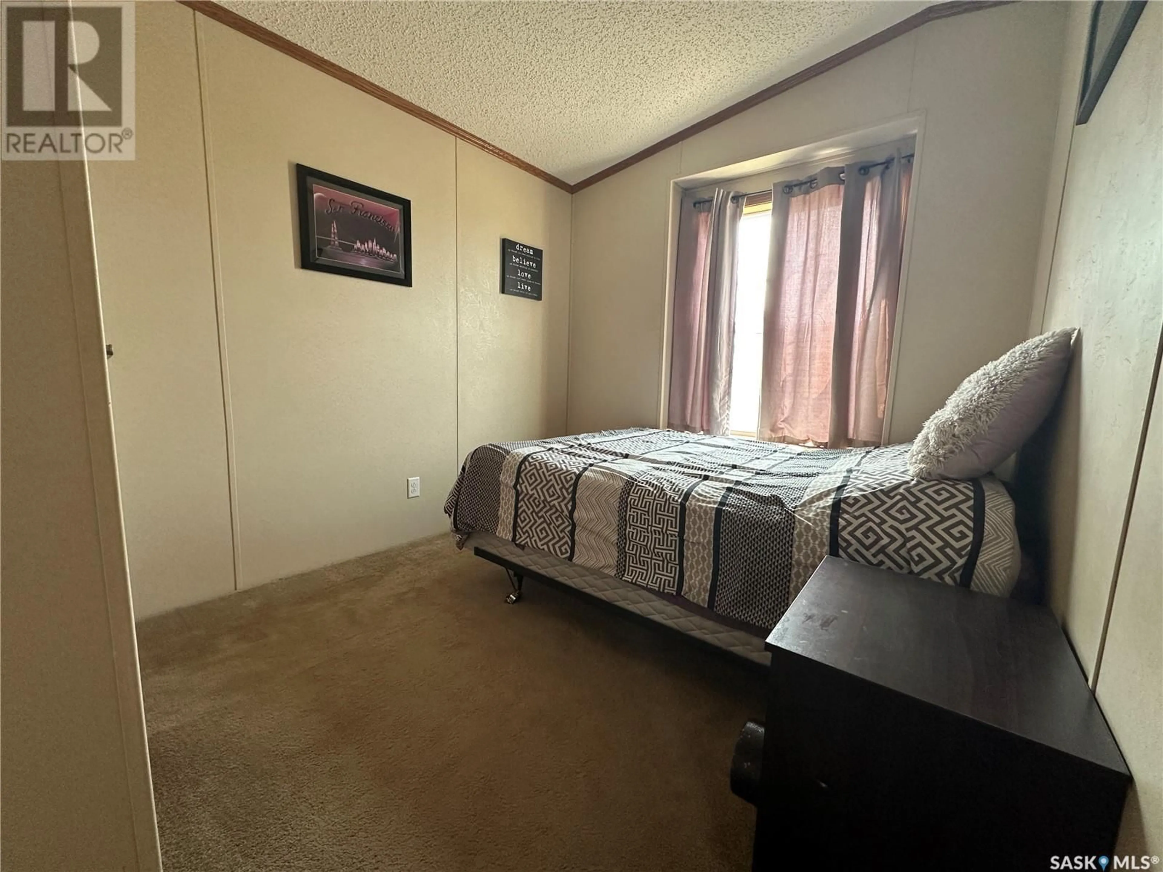 A pic of a room for 109 1ST AVENUE, Weyburn Saskatchewan S4H2H9