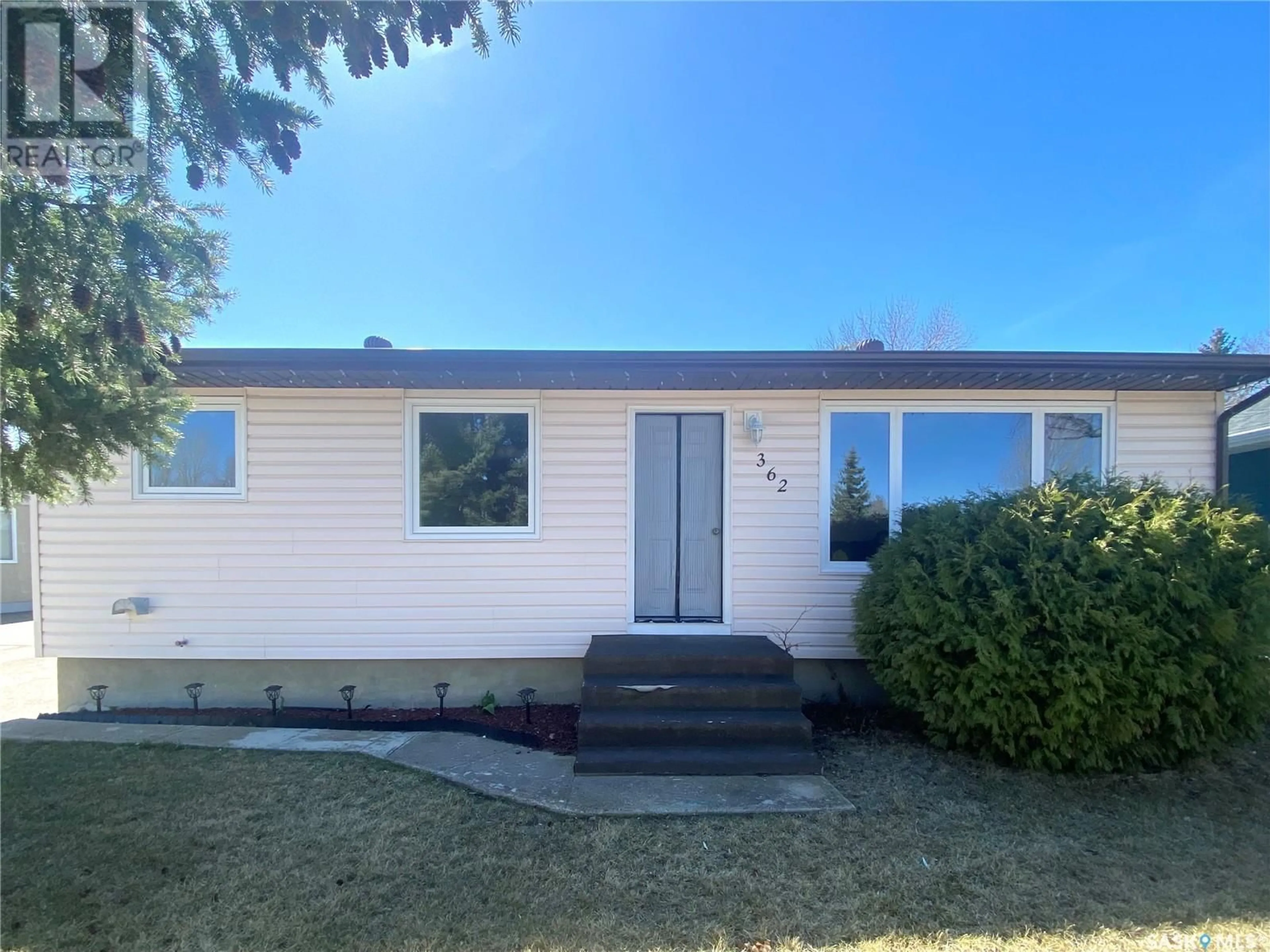 Home with vinyl exterior material, street for 362 POWELL CRESCENT, Swift Current Saskatchewan S9H4L7