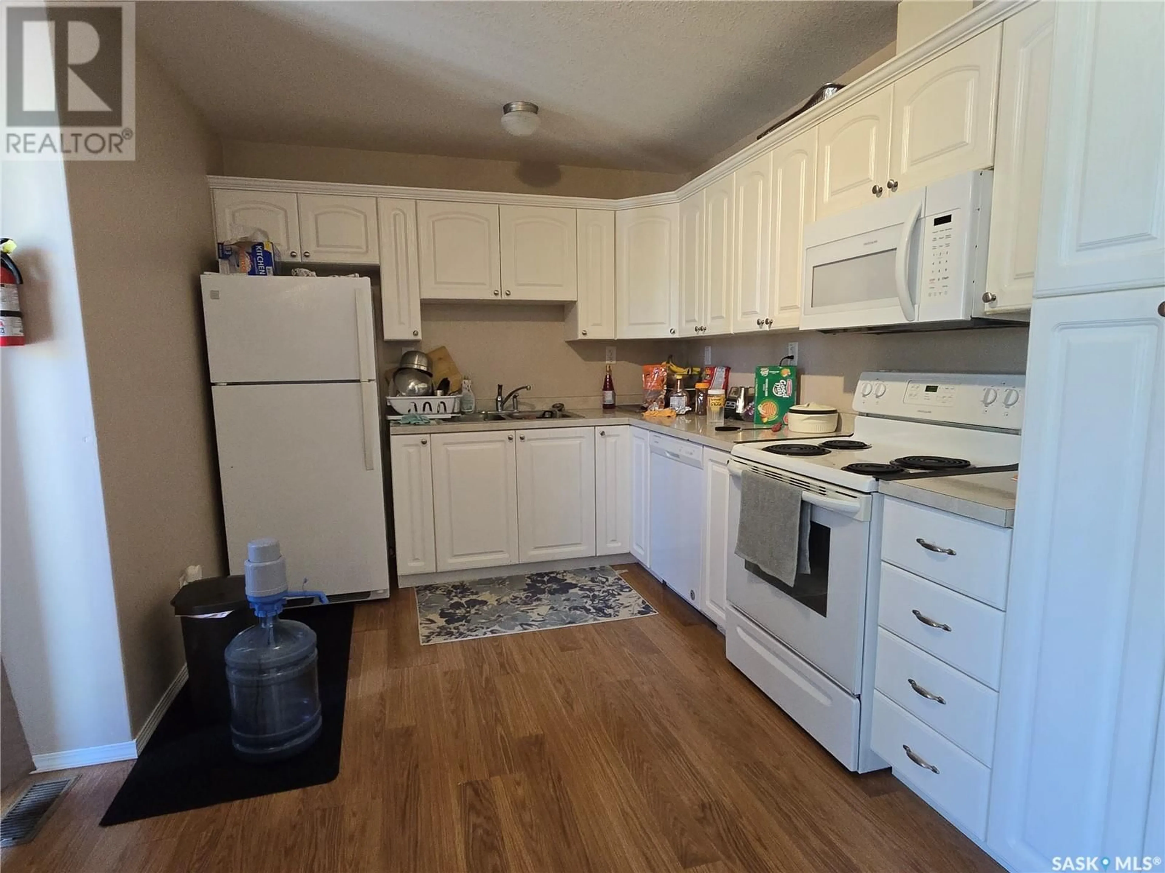Standard kitchen, unknown for NW - 32 485 1ST AVENUE, Weyburn Saskatchewan S4H1T1