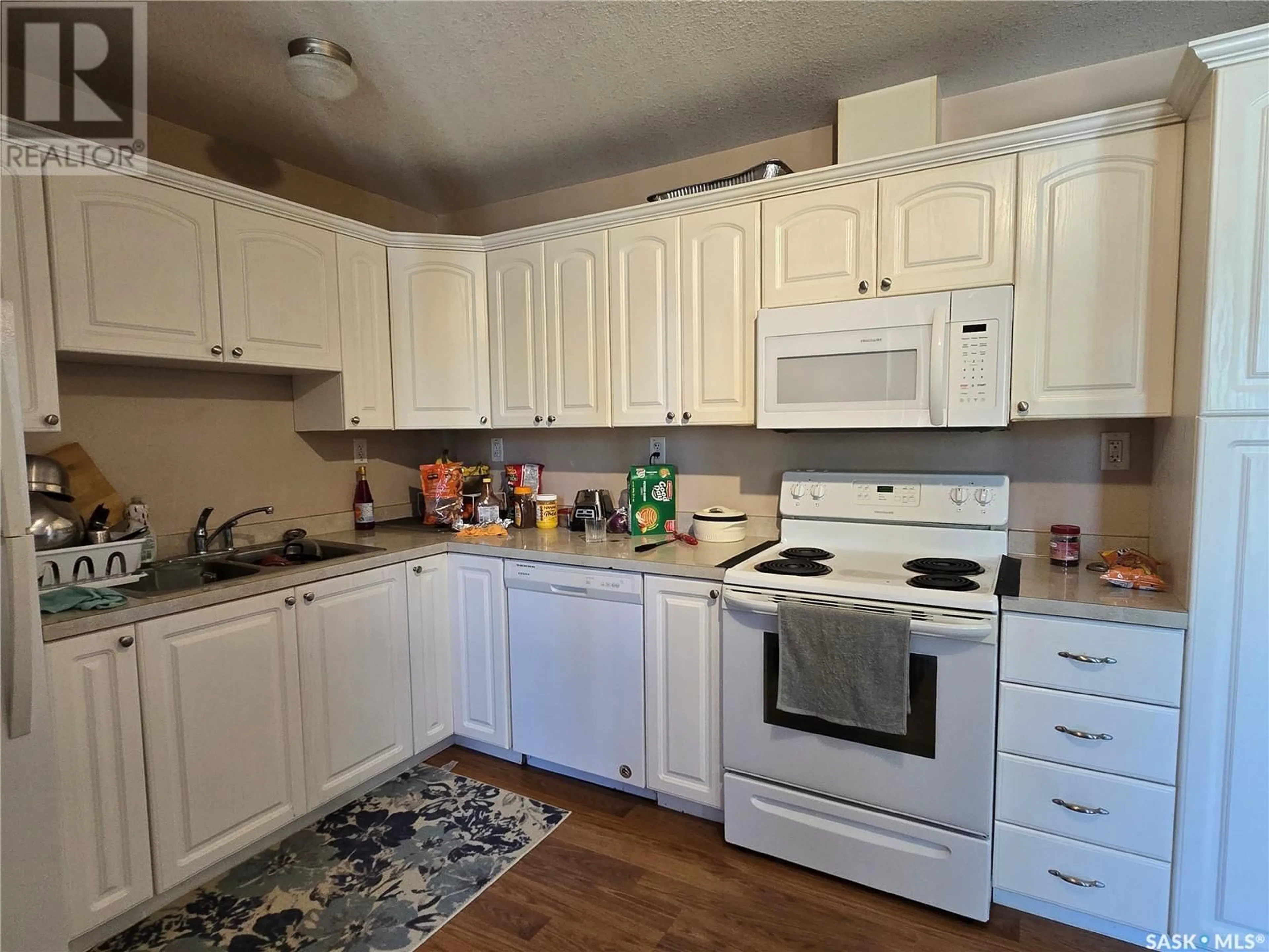 Standard kitchen, unknown for NW - 32 485 1ST AVENUE, Weyburn Saskatchewan S4H1T1