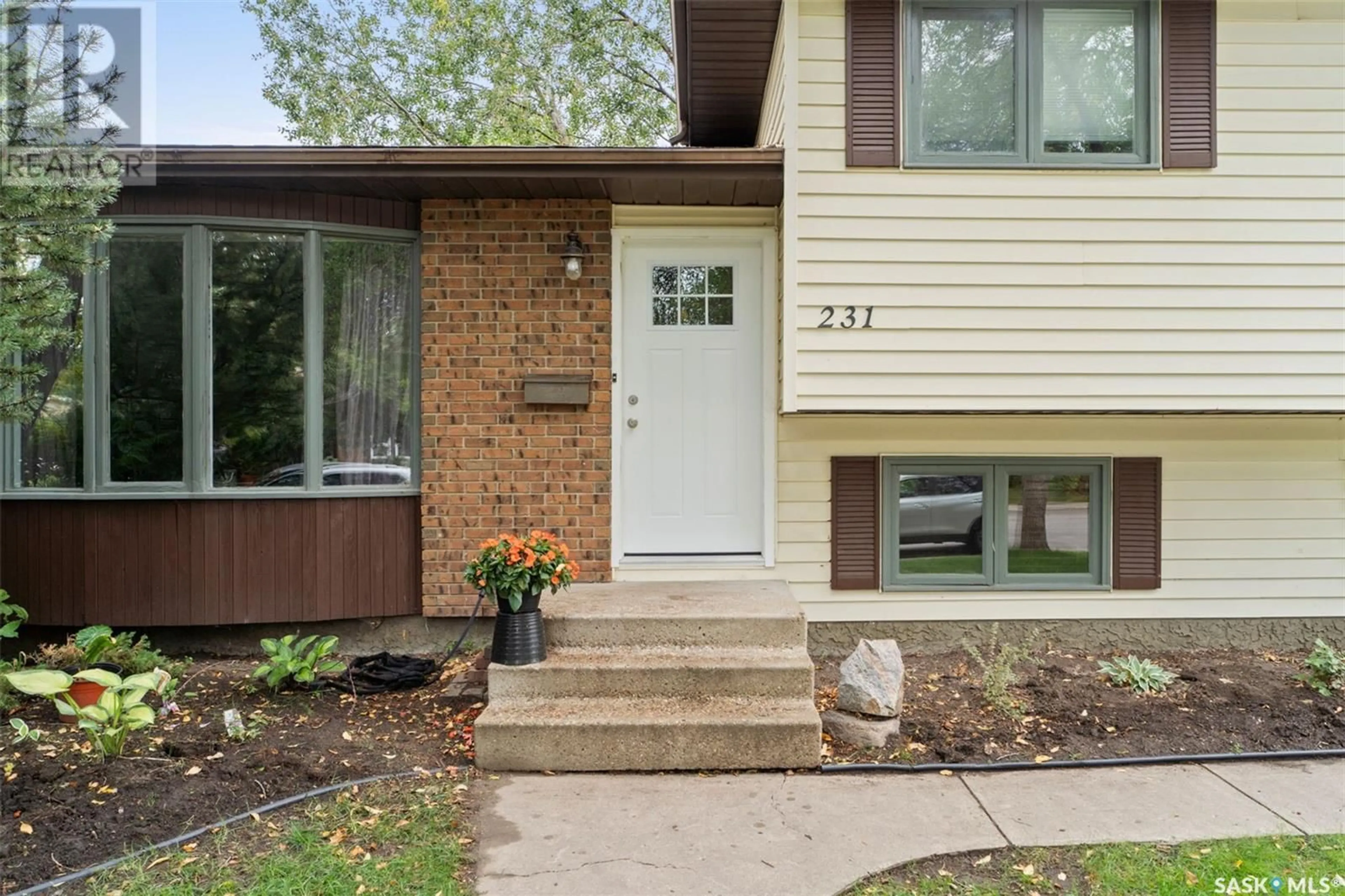Home with brick exterior material, street for 231 KENOSEE CRESCENT, Saskatoon Saskatchewan S7J3T1