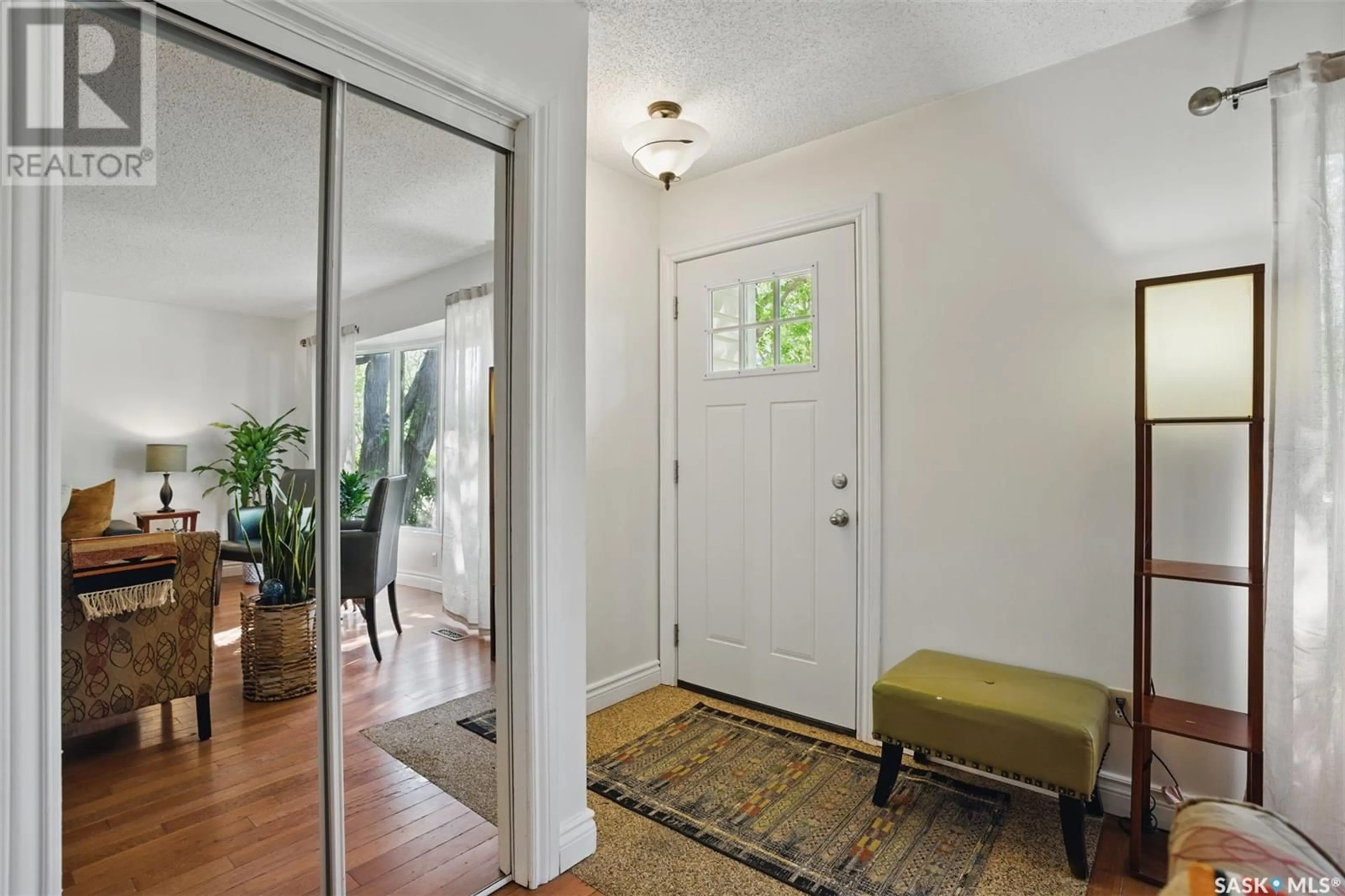 Indoor entryway for 231 KENOSEE CRESCENT, Saskatoon Saskatchewan S7J3T1