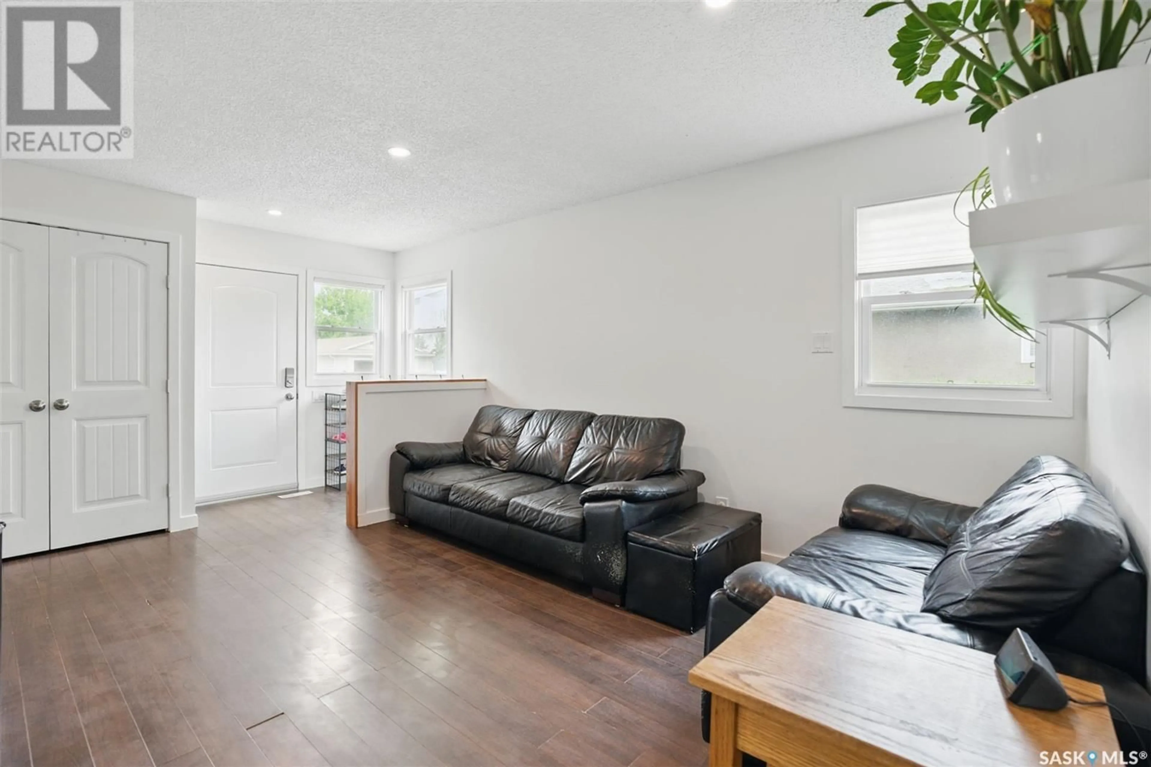 Living room with furniture, unknown for 429 LANGEVIN CRESCENT, Saskatoon Saskatchewan S7L5R5