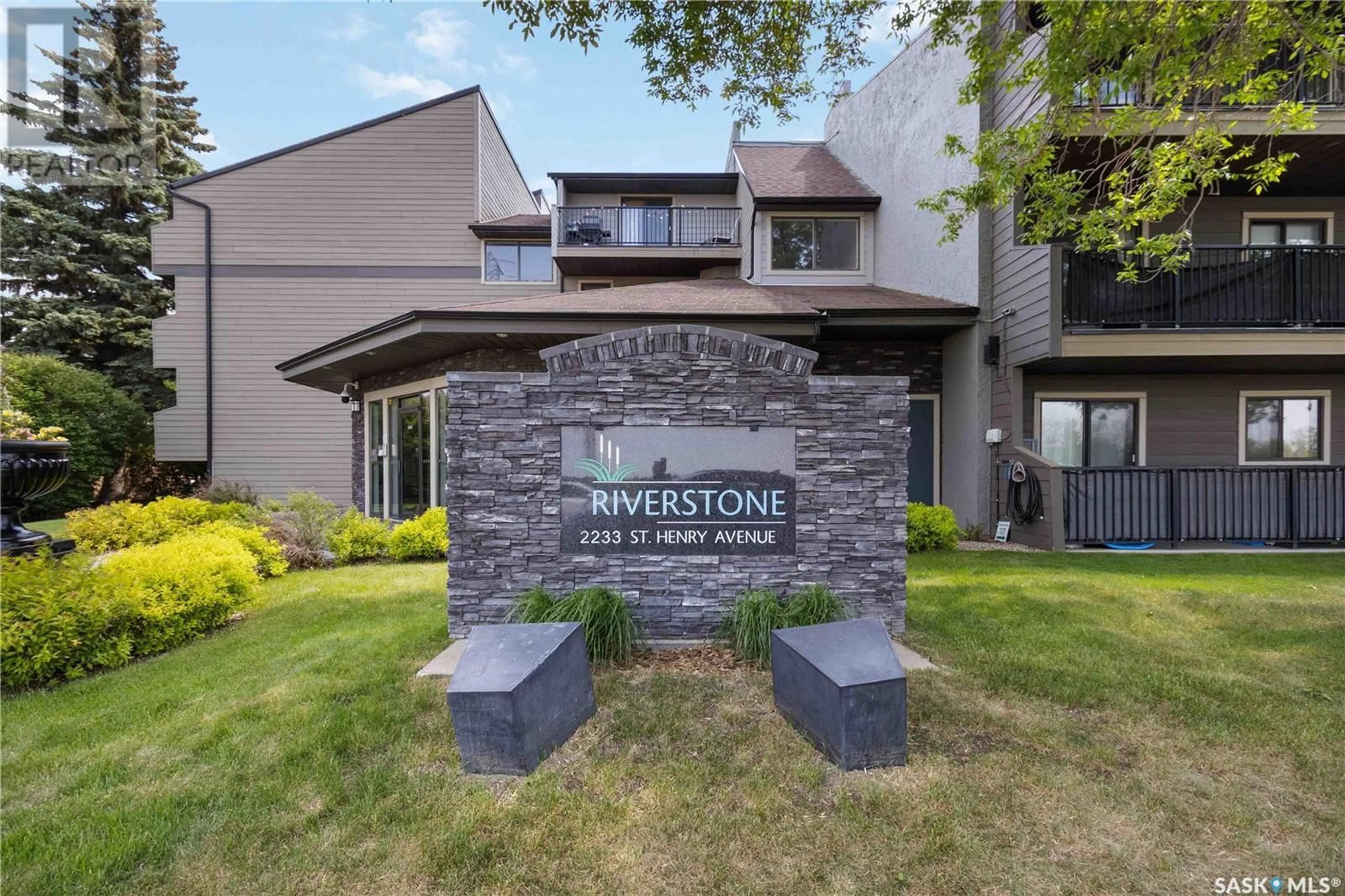 Indoor foyer for 2233 - 413 ST HENRY AVENUE, Saskatoon Saskatchewan S7M0C9