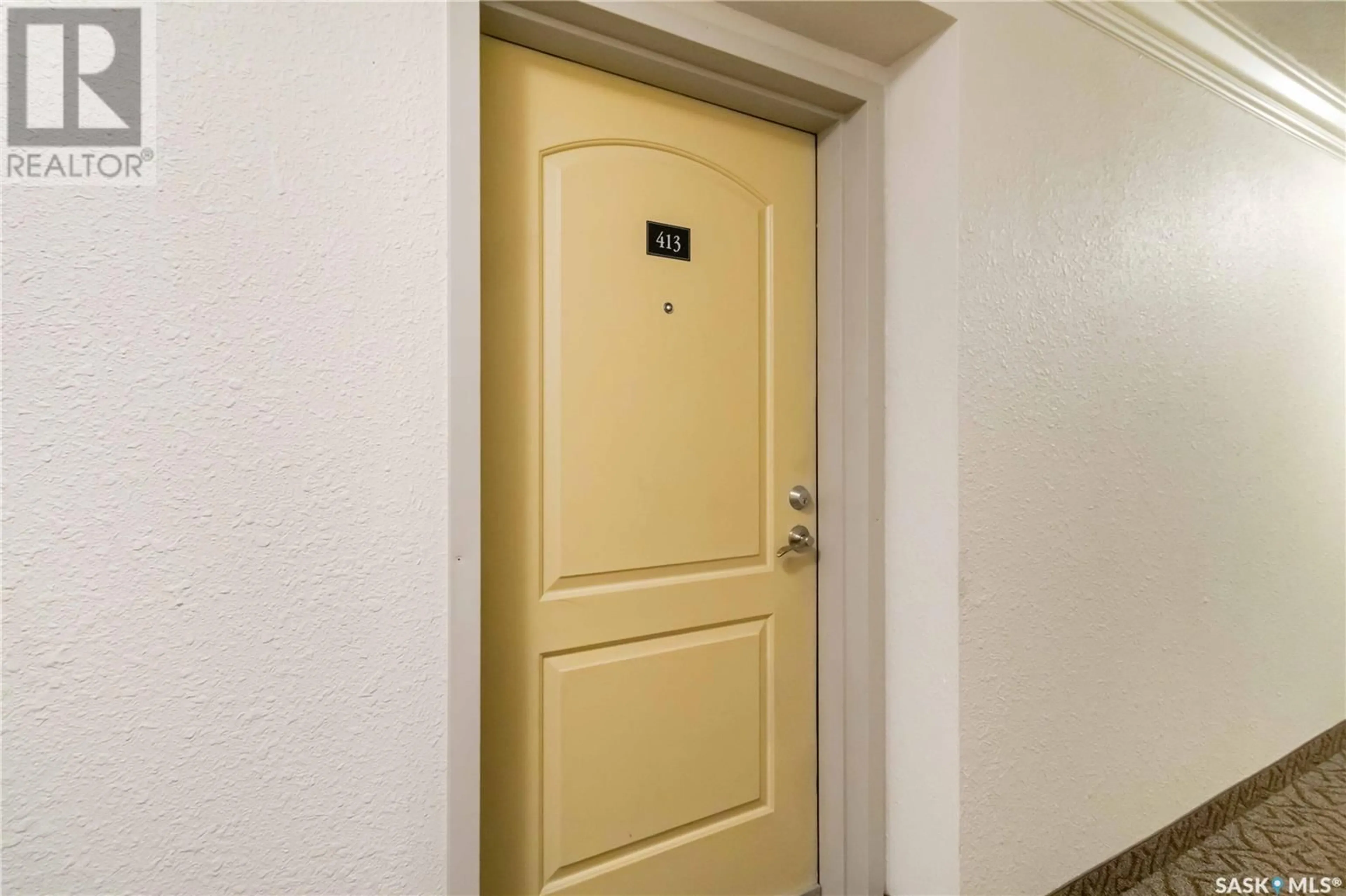 Indoor foyer for 2233 - 413 ST HENRY AVENUE, Saskatoon Saskatchewan S7M0C9