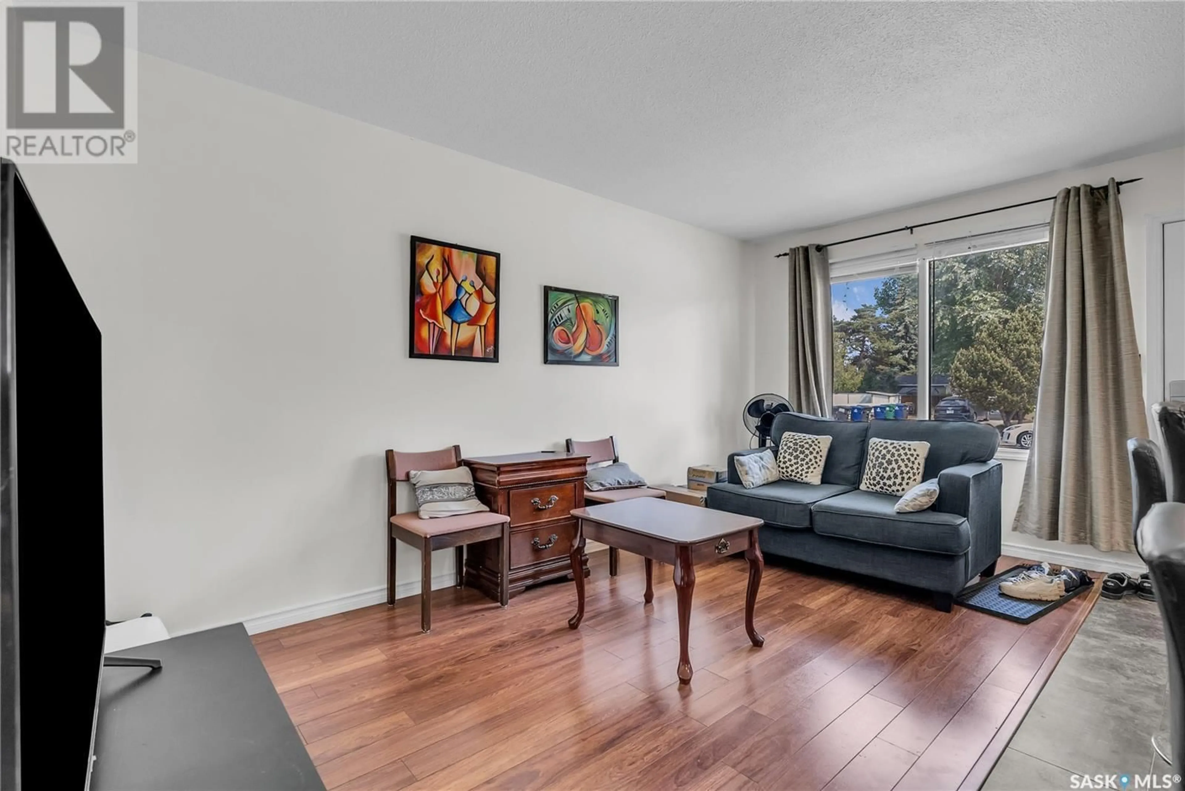 Living room with furniture, unknown for 2908 EASTVIEW, Saskatoon Saskatchewan S7J3H9