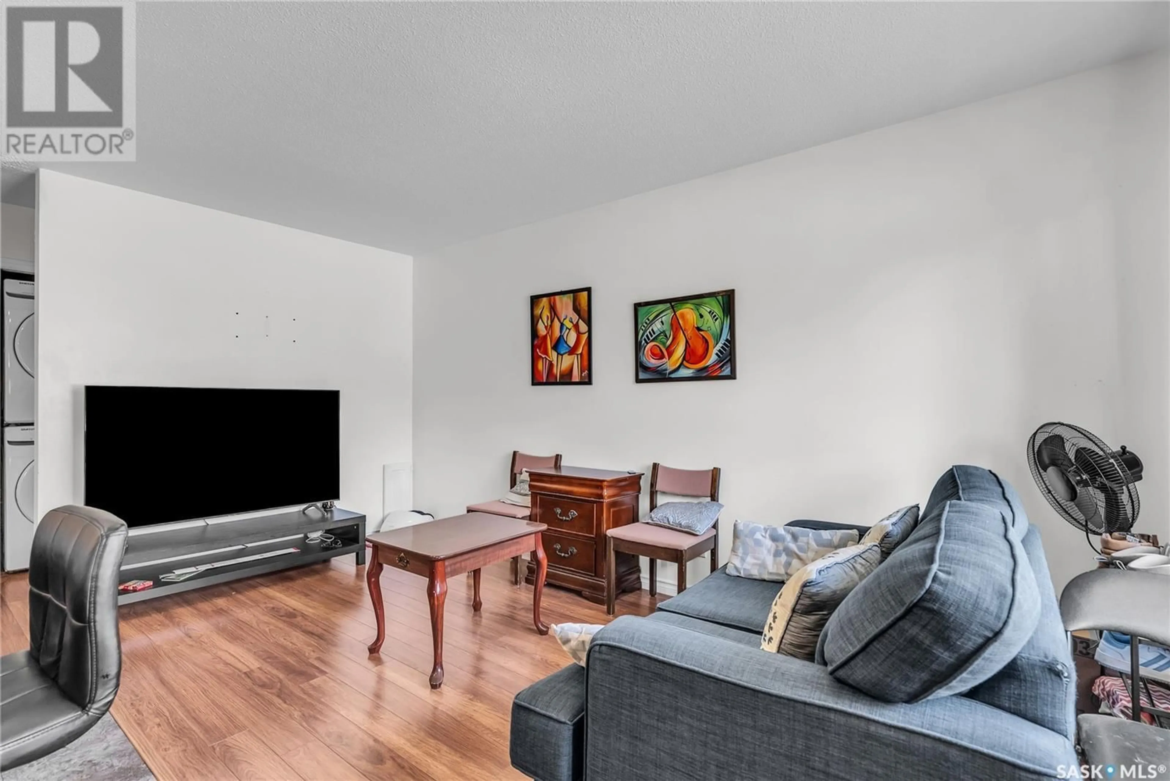 Living room with furniture, wood/laminate floor for 2908 EASTVIEW, Saskatoon Saskatchewan S7J3H9