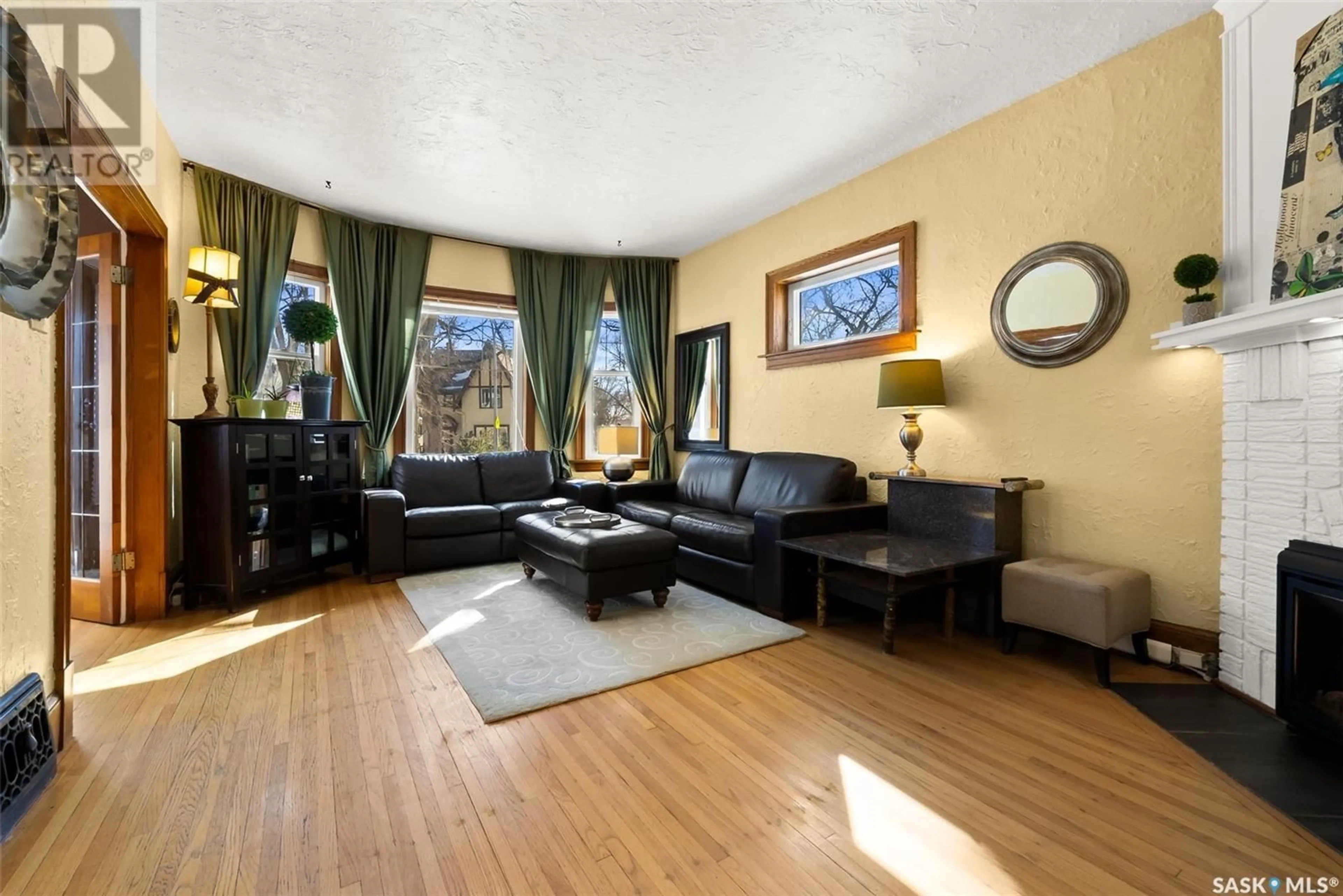 Living room with furniture, unknown for 115 CONNAUGHT CRESCENT, Regina Saskatchewan S4T6M8