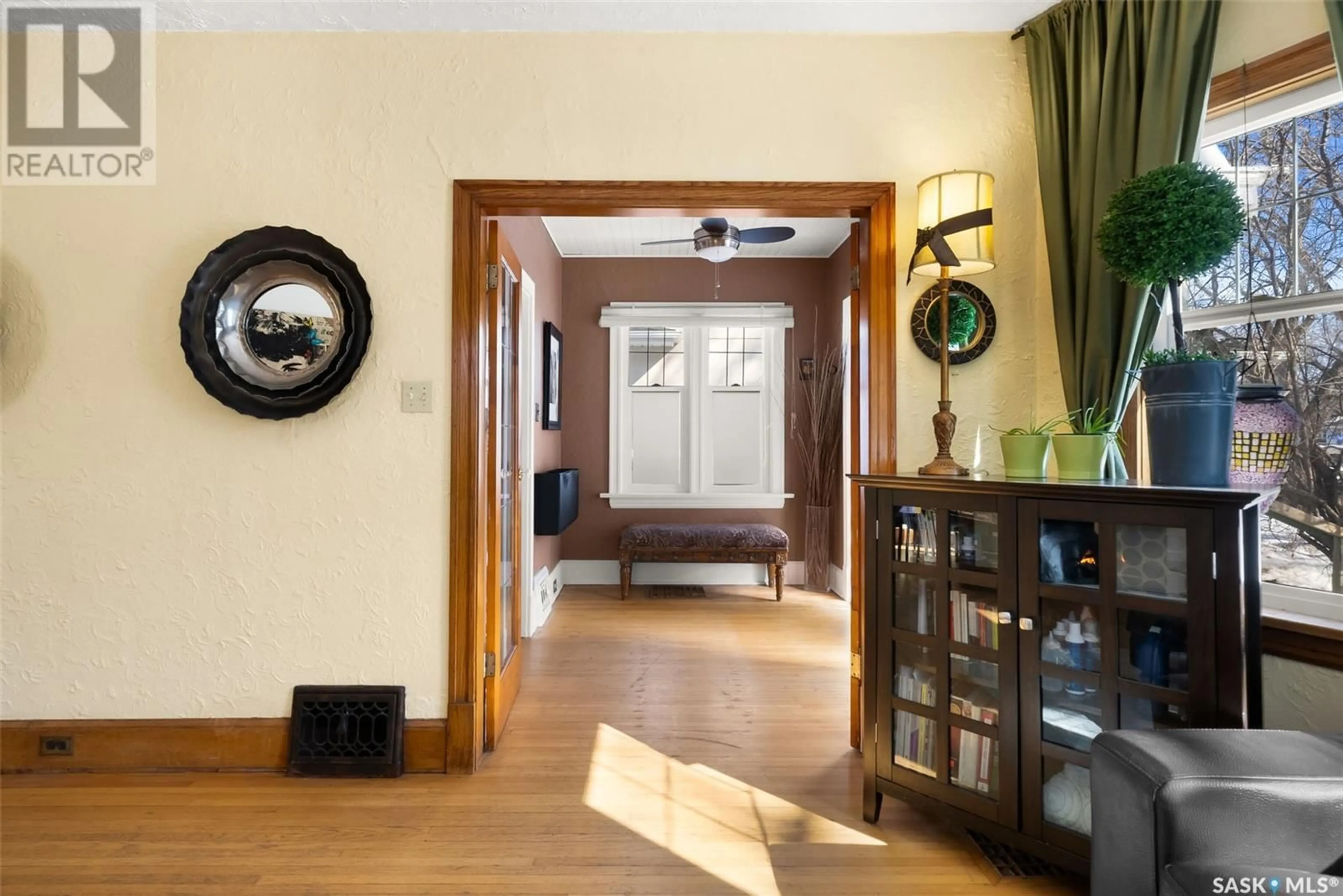 Indoor entryway for 115 CONNAUGHT CRESCENT, Regina Saskatchewan S4T6M8