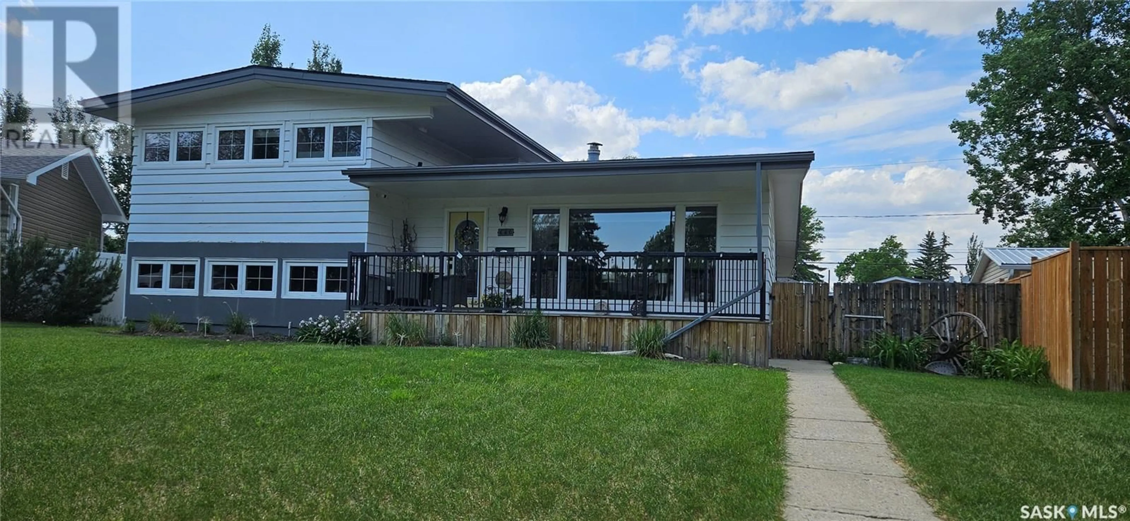 Home with vinyl exterior material, unknown for 440 MACDONALD DRIVE, Swift Current Saskatchewan S9H1C9