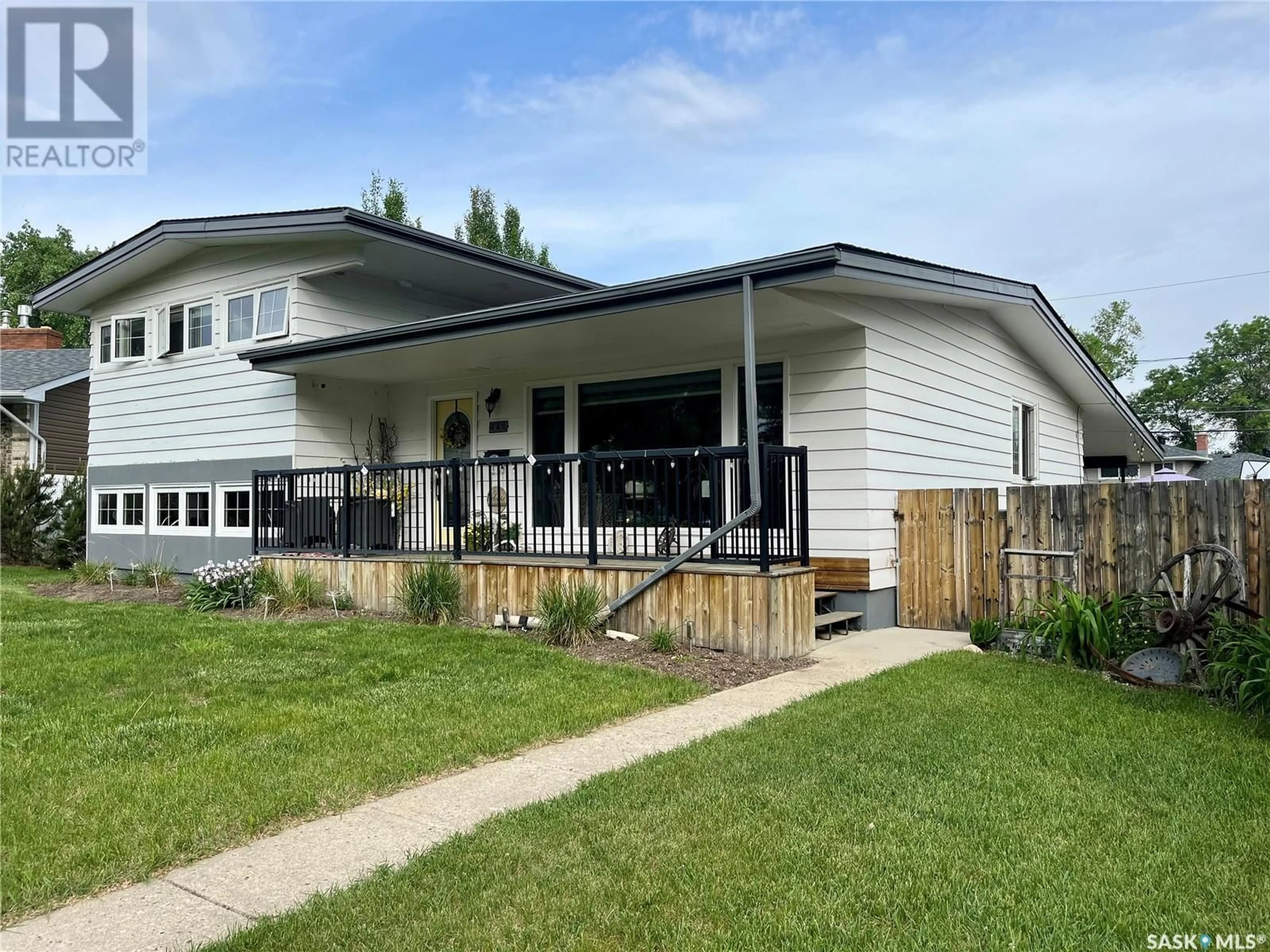 Home with vinyl exterior material, building for 440 MACDONALD DRIVE, Swift Current Saskatchewan S9H1C9