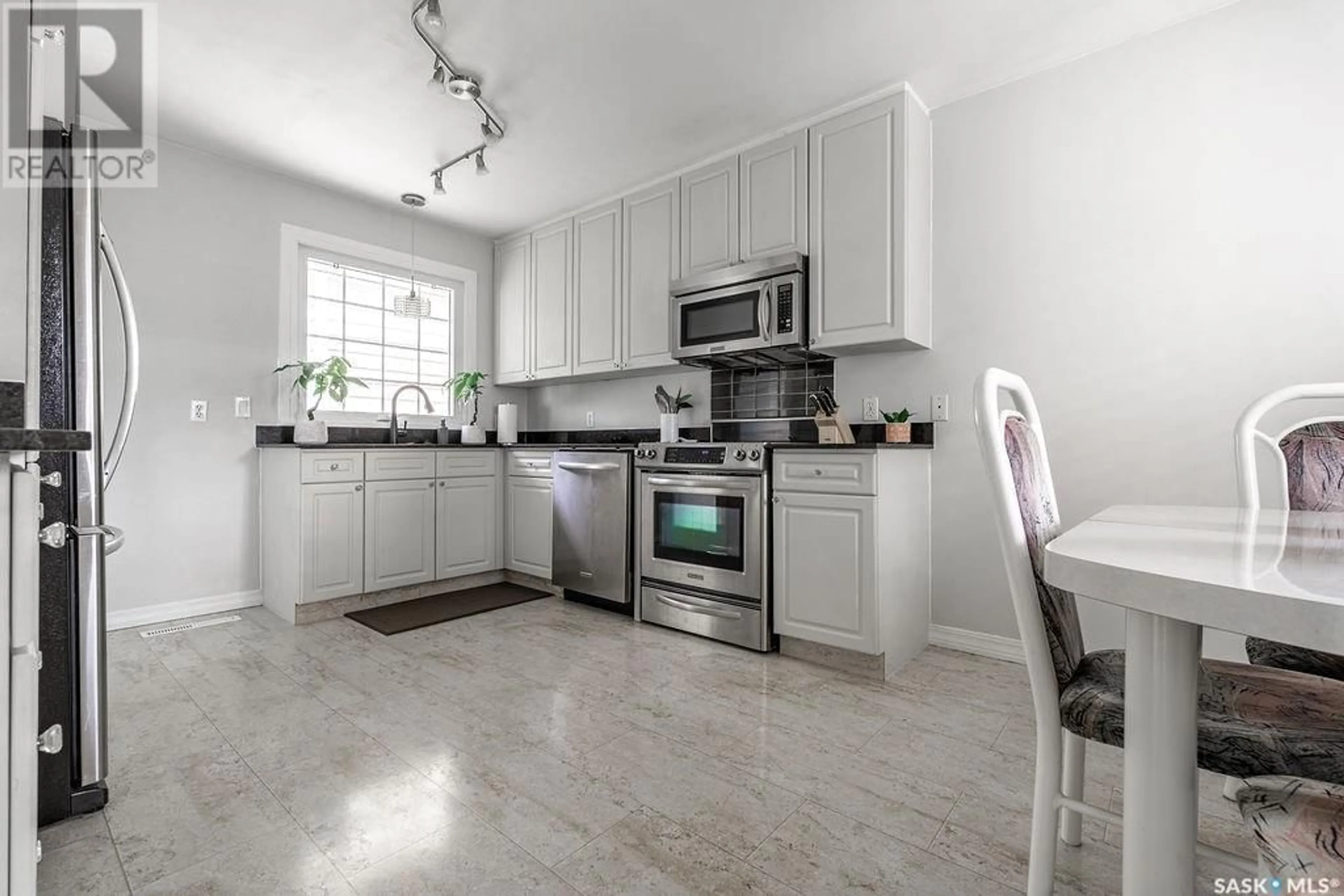 Open concept kitchen, ceramic/tile floor for 29 NORMAN CRESCENT, Saskatoon Saskatchewan S7J2K4