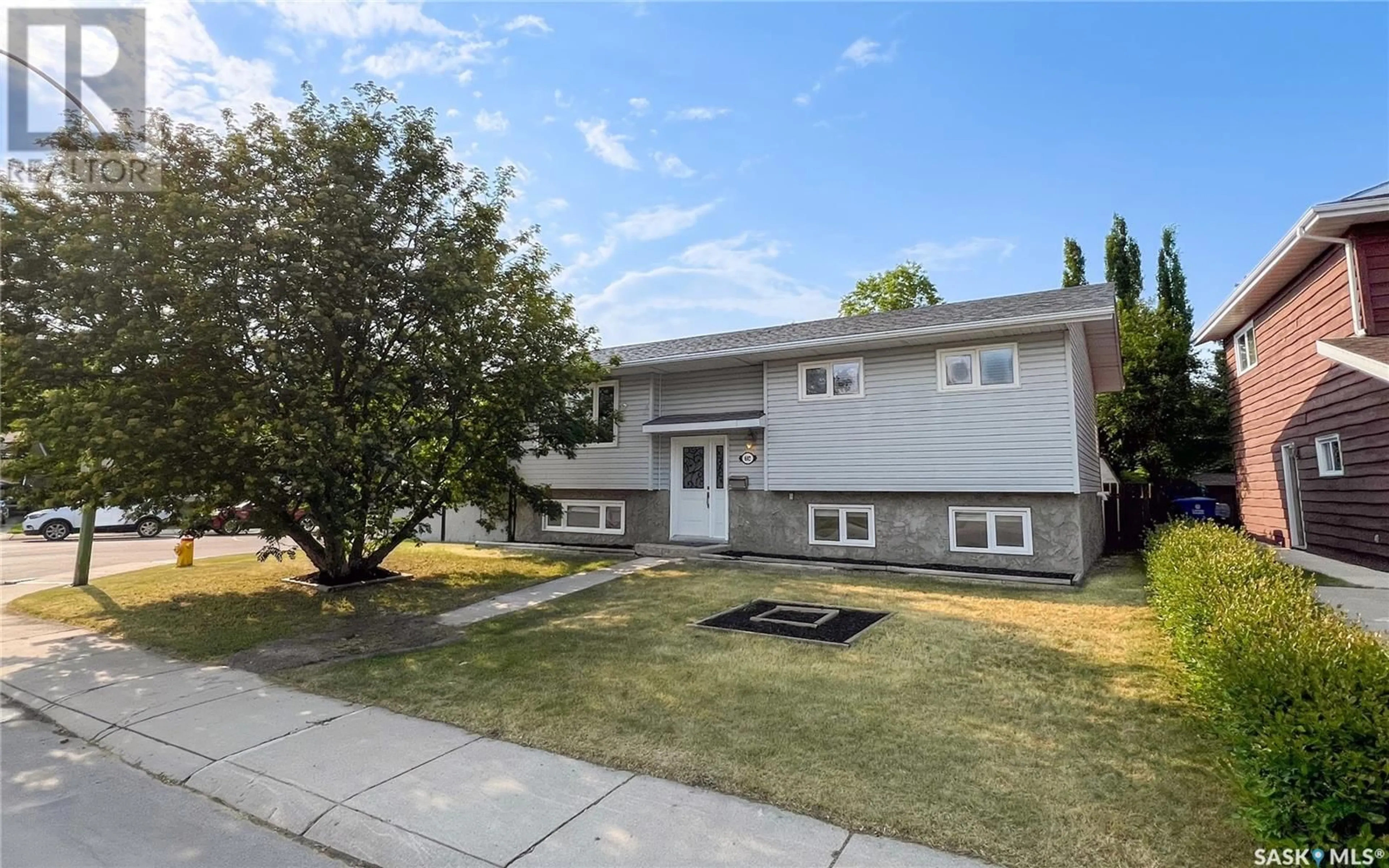 Home with vinyl exterior material, street for 602 TOBIN WAY, Saskatoon Saskatchewan S7K4P2