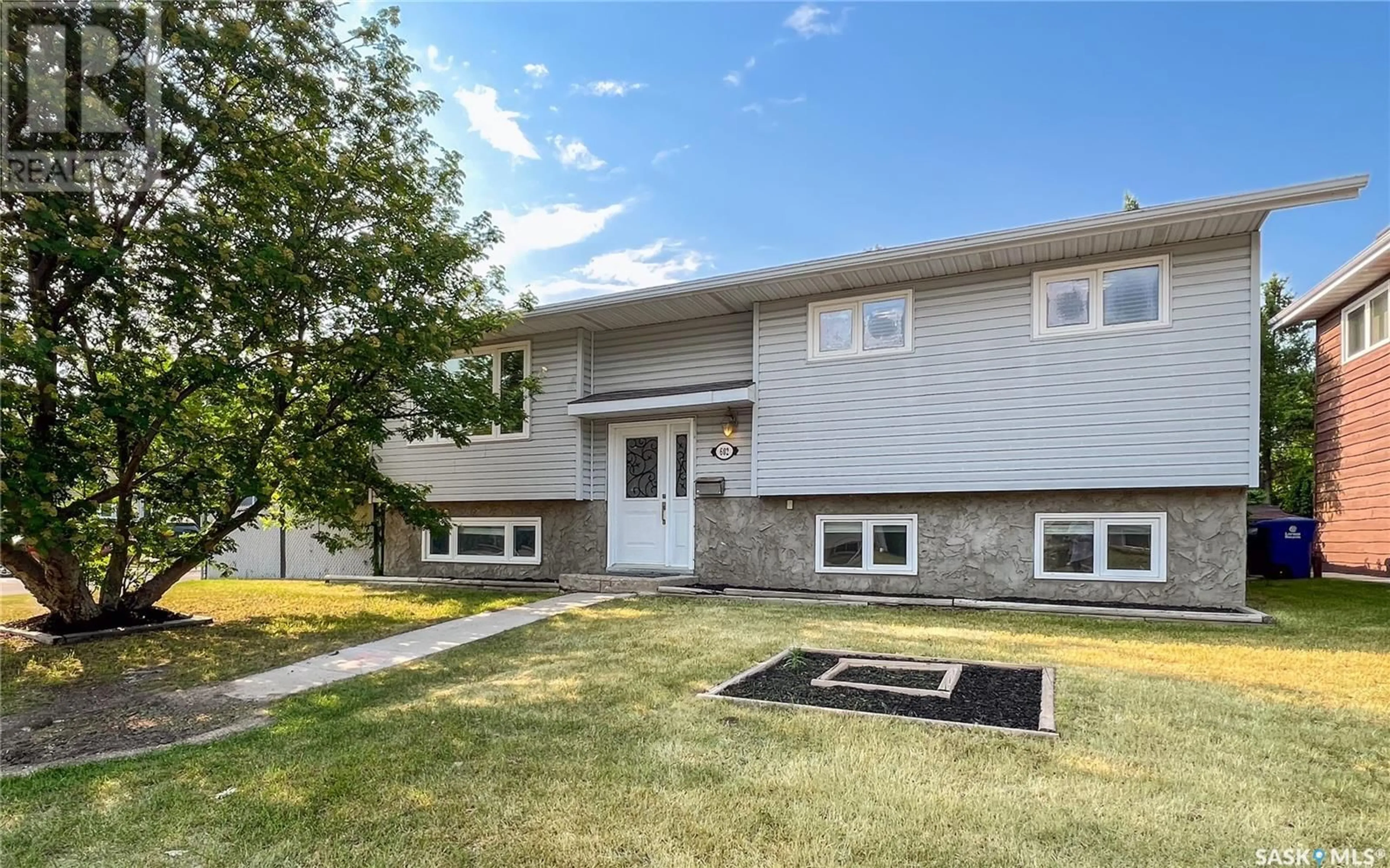 Home with vinyl exterior material, street for 602 TOBIN WAY, Saskatoon Saskatchewan S7K4P2
