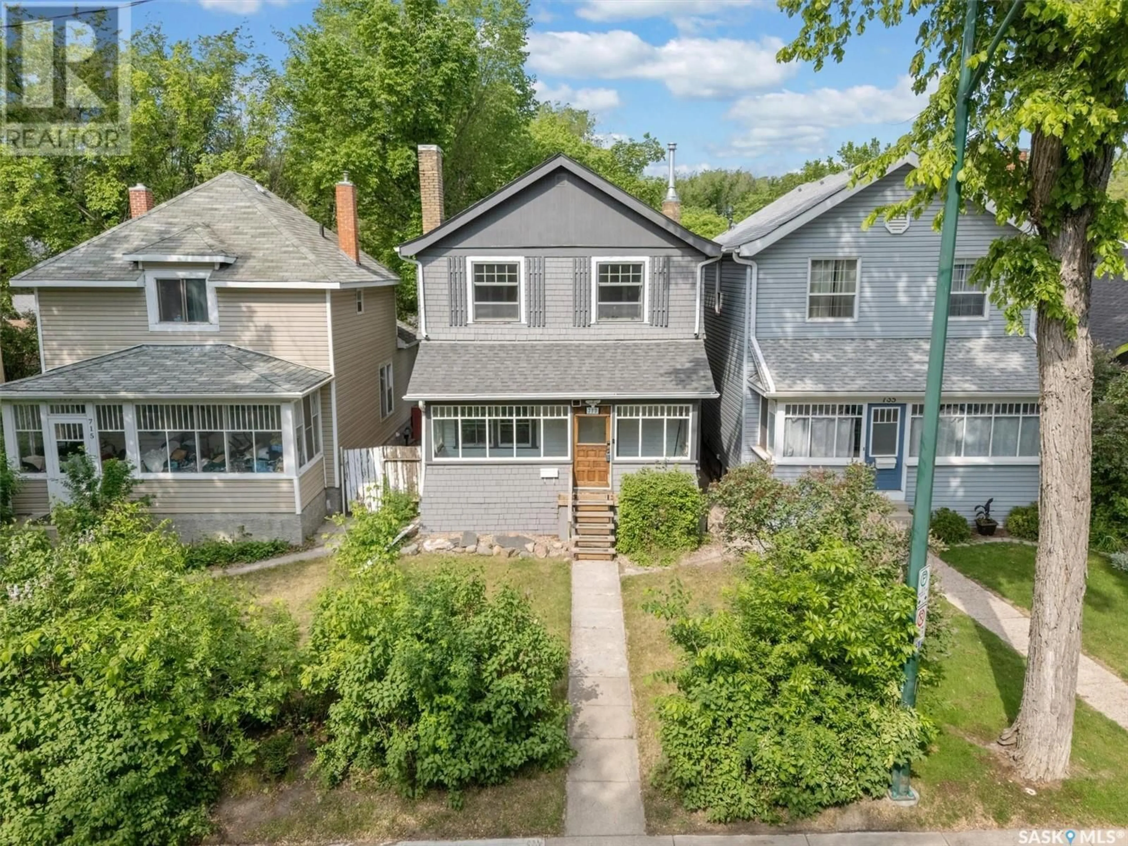 A pic from outside/outdoor area/front of a property/back of a property/a pic from drone, street for 717 7TH AVENUE, Saskatoon Saskatchewan S7K2V3