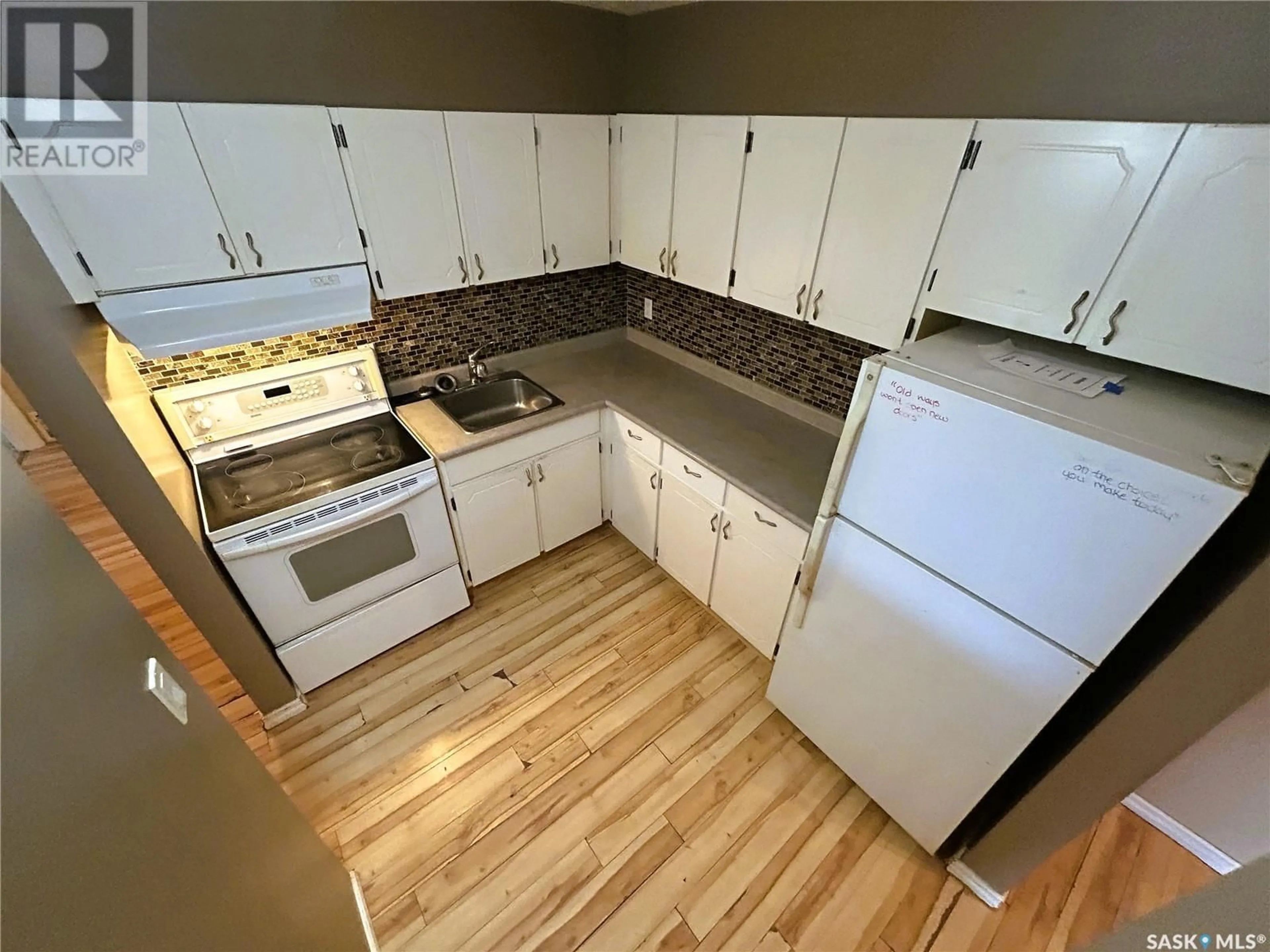 Standard kitchen, unknown for 150 GORE PLACE, Regina Saskatchewan S4T7S4