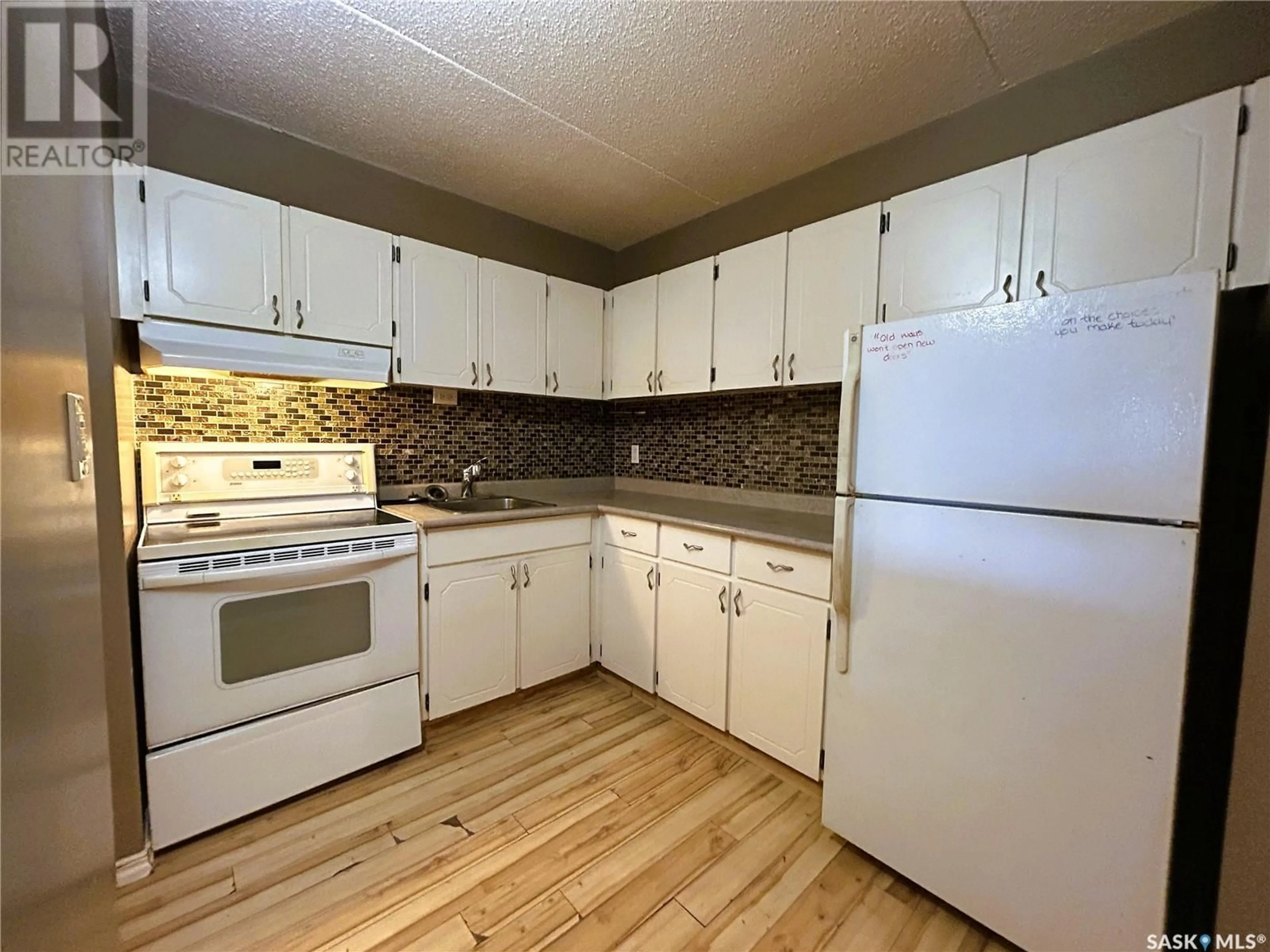 Standard kitchen, unknown for 150 GORE PLACE, Regina Saskatchewan S4T7S4
