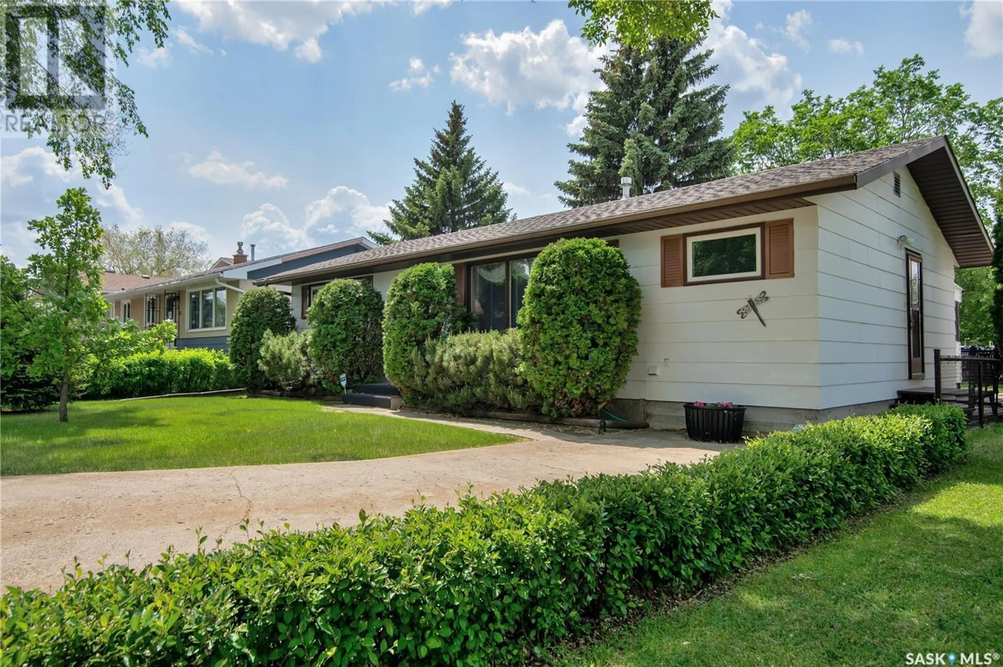 Home with vinyl exterior material, street for 532 MONTAGUE STREET, Regina Saskatchewan S4R3W5