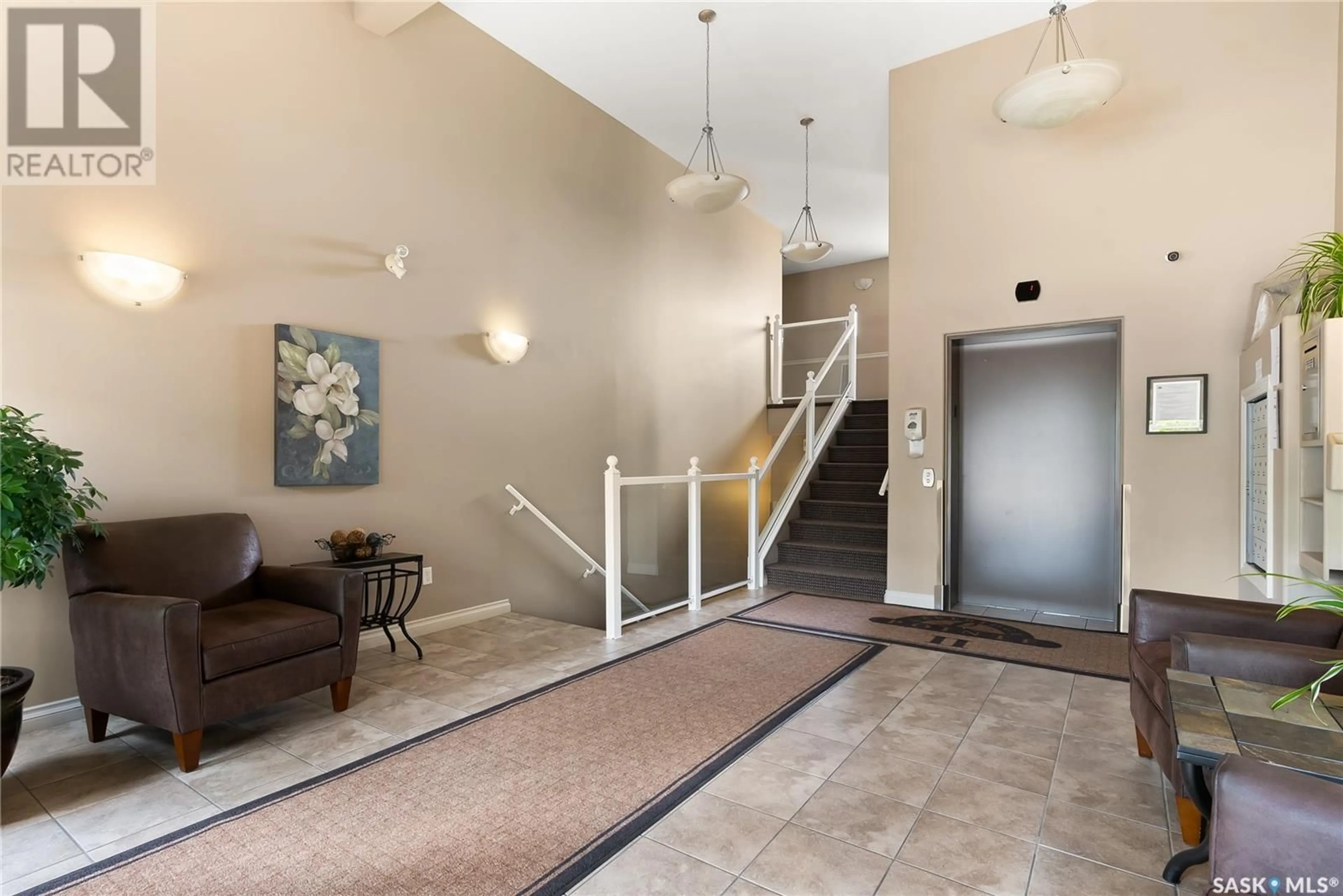 Indoor foyer for 106 - 4441 NICURITY DRIVE, Regina Saskatchewan S4X0E4