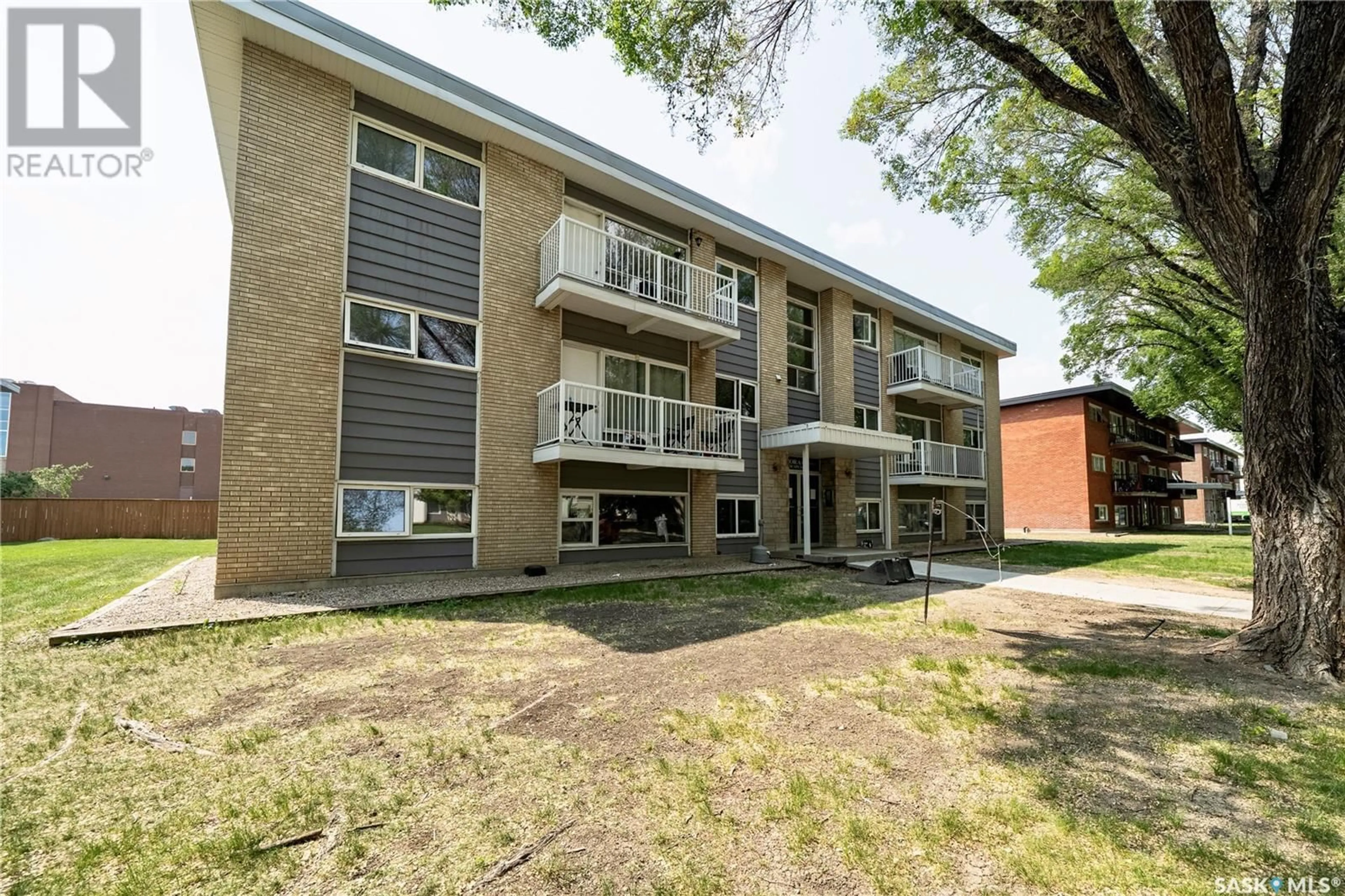 Patio, building for 4 38 SPENCE STREET, Regina Saskatchewan S4S4H4
