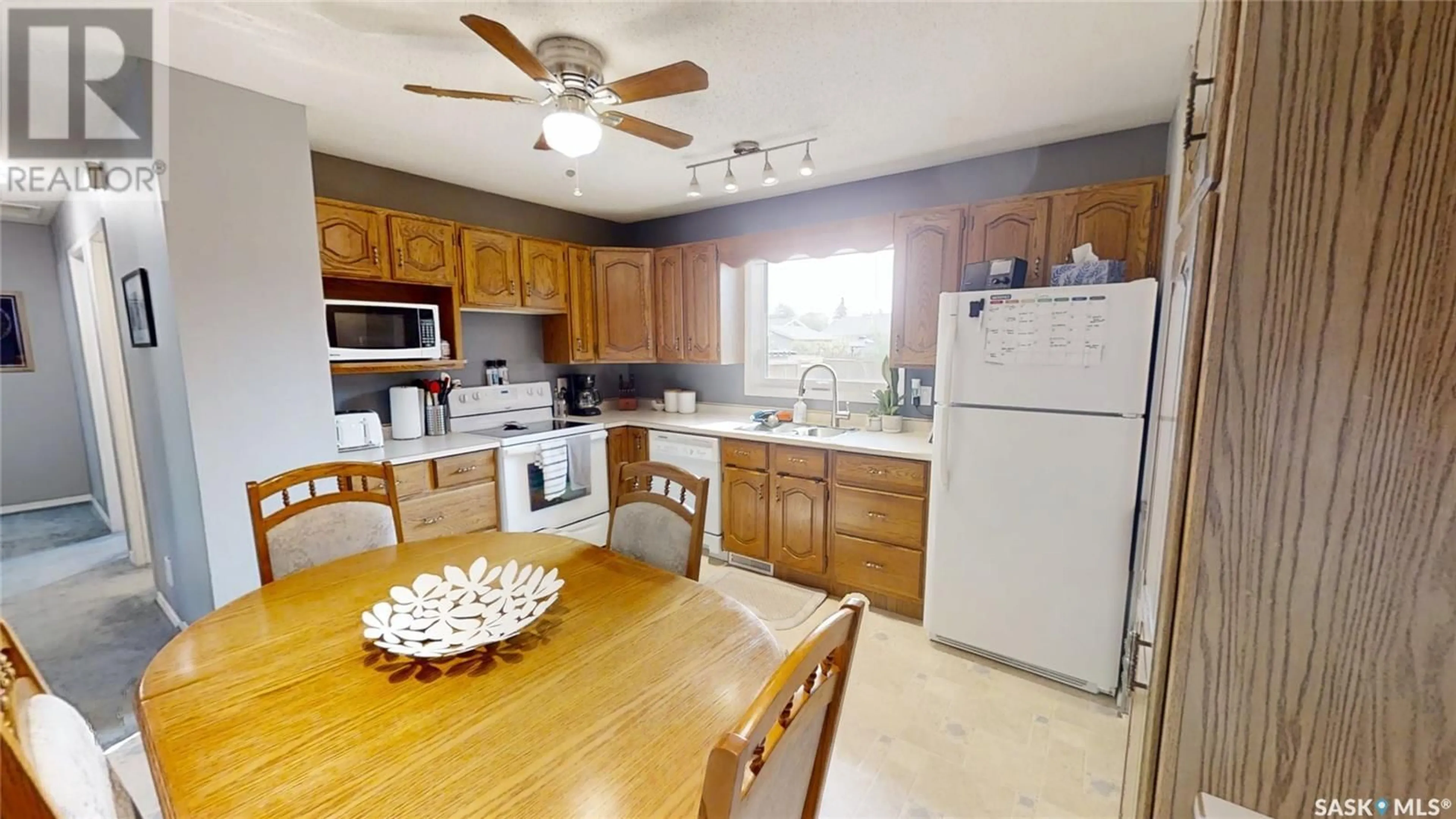 Standard kitchen, ceramic/tile floor for 222 SHEA CRESCENT, Saskatoon Saskatchewan S7L5M3