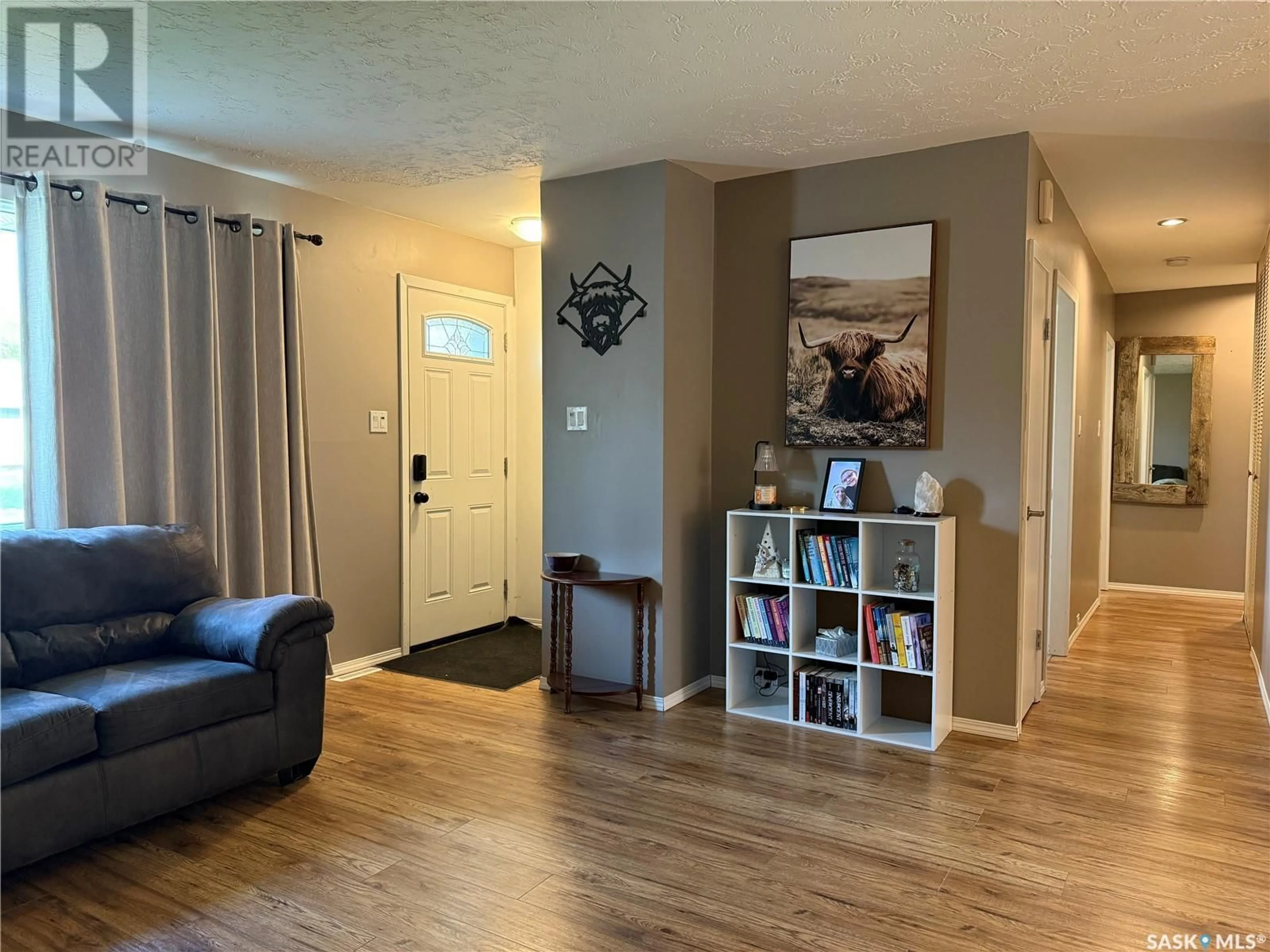 Indoor entryway for 1321 CONNAUGHT AVENUE, Moose Jaw Saskatchewan S6H4B9