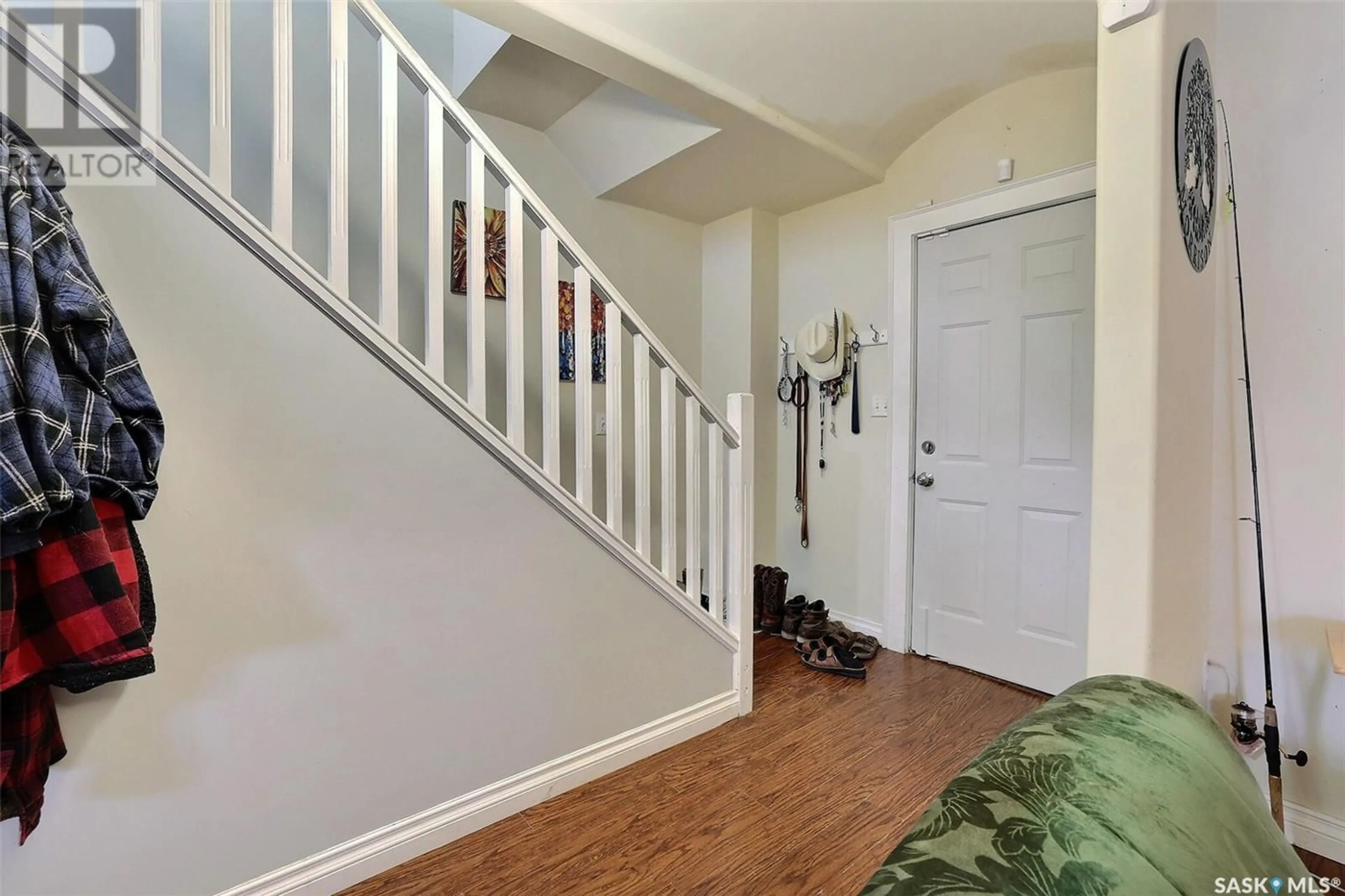 Indoor entryway for 1550 ROBINSON STREET, Regina Saskatchewan S4T2N8