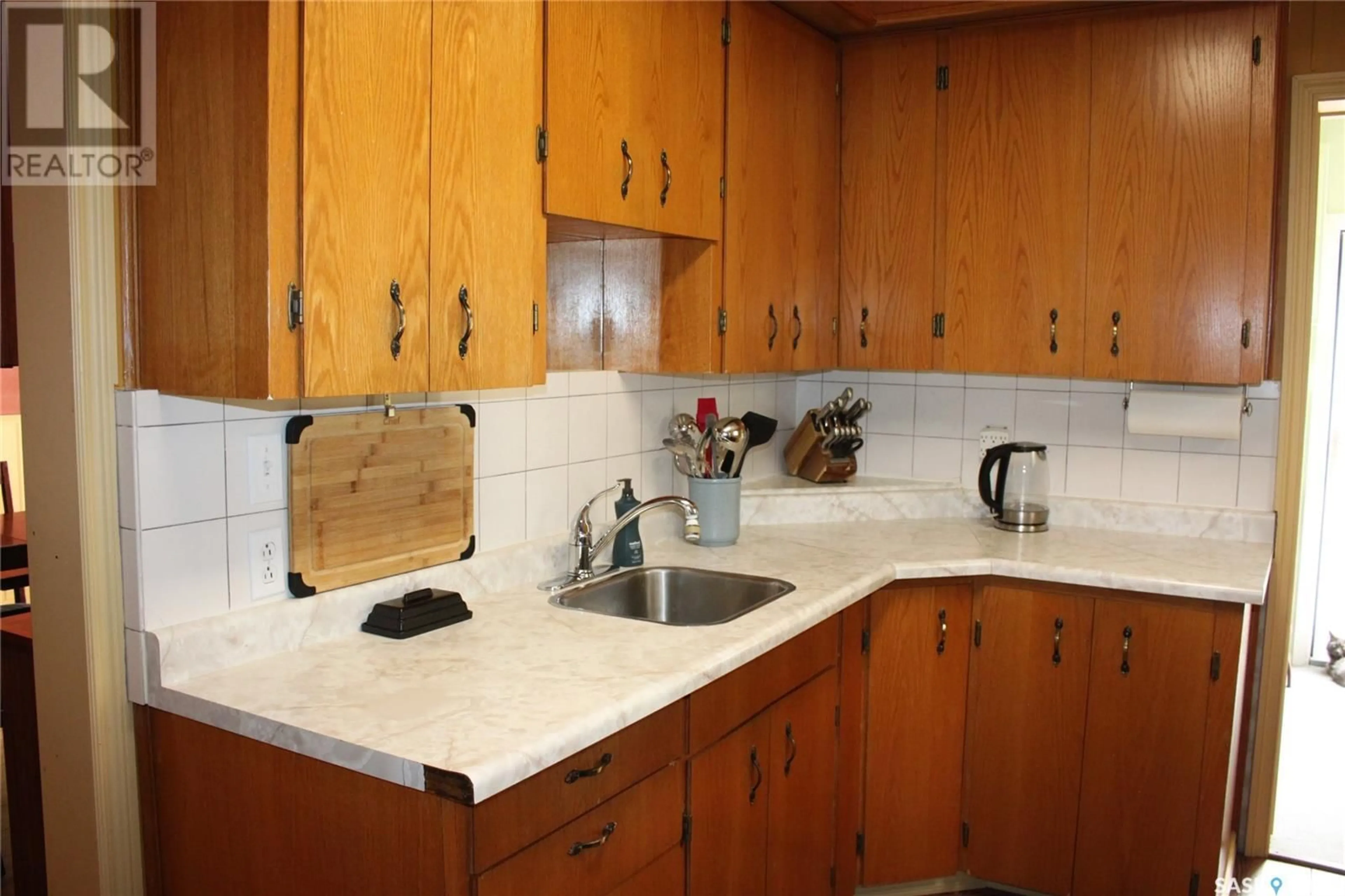 Standard kitchen, unknown for 927 COLLEGE AVENUE, Regina Saskatchewan S4N0Y2