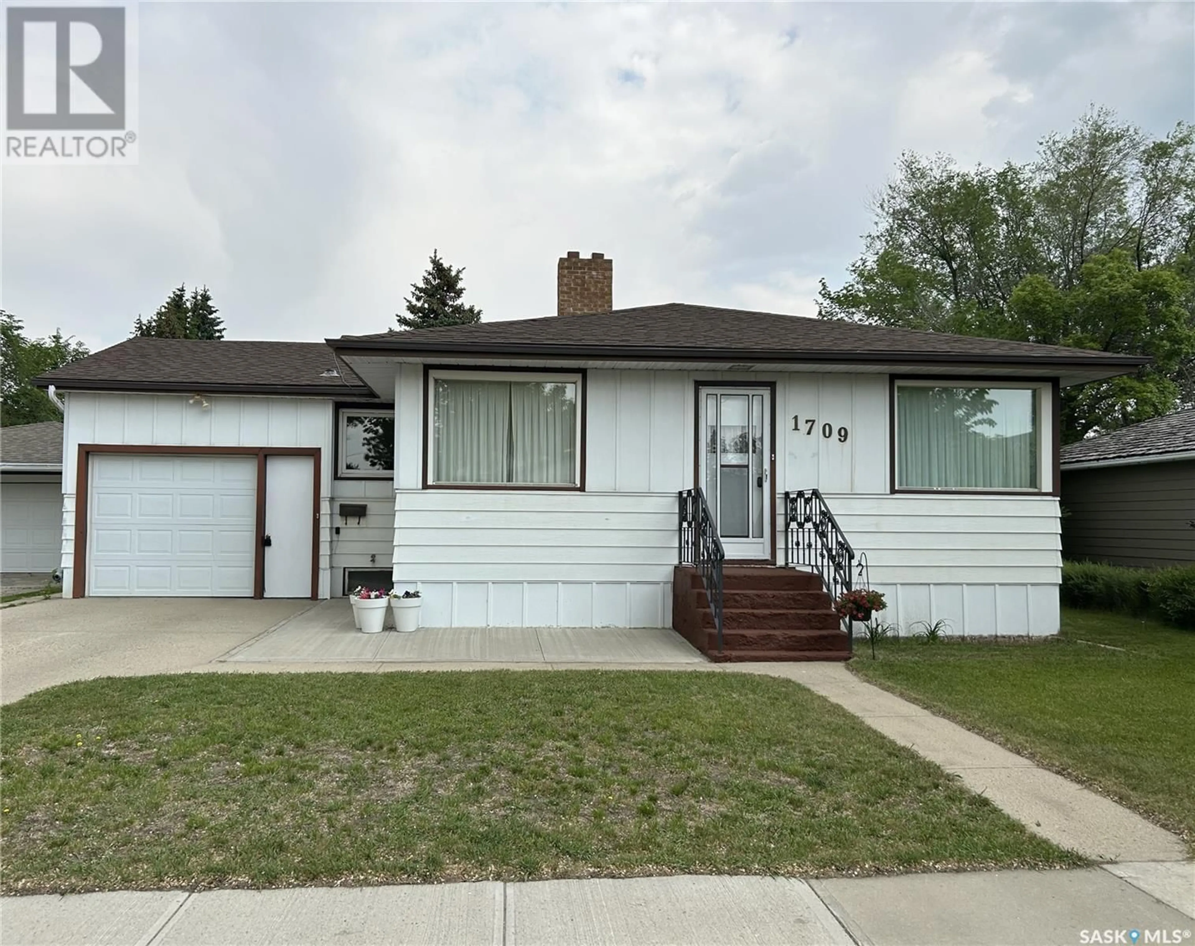 Home with vinyl exterior material, street for 1709 2ND STREET, Estevan Saskatchewan S4A0N2