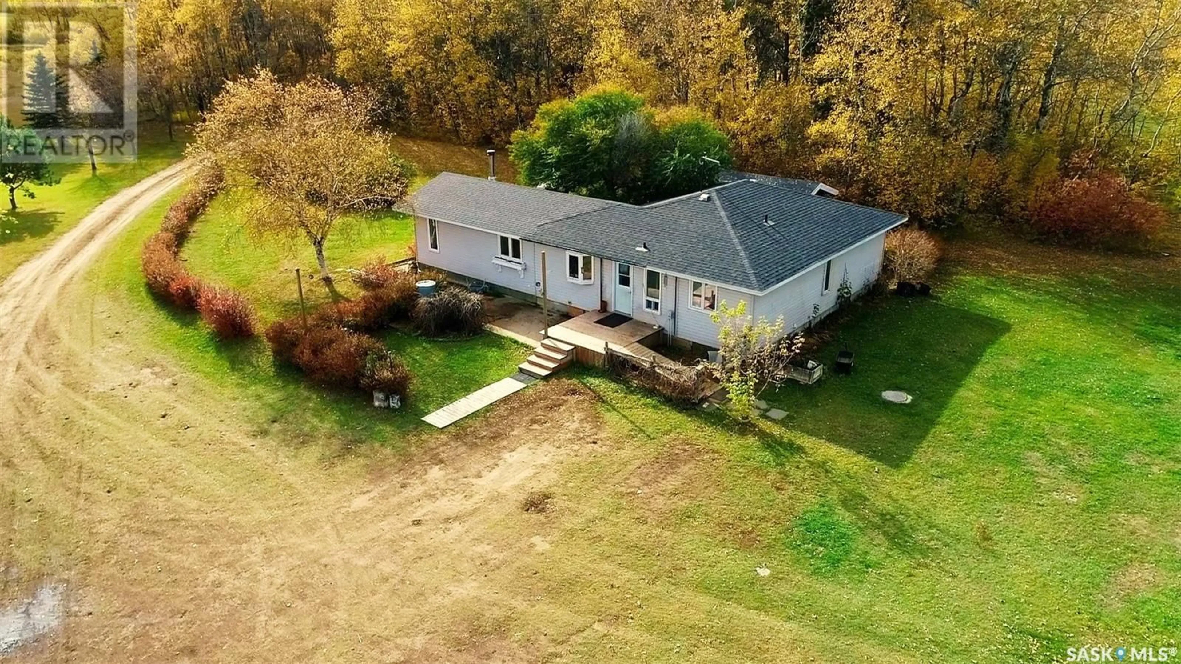 A pic from outside/outdoor area/front of a property/back of a property/a pic from drone, building for ACREAGE, Nipawin Rm No. 487 Saskatchewan S0E1E0
