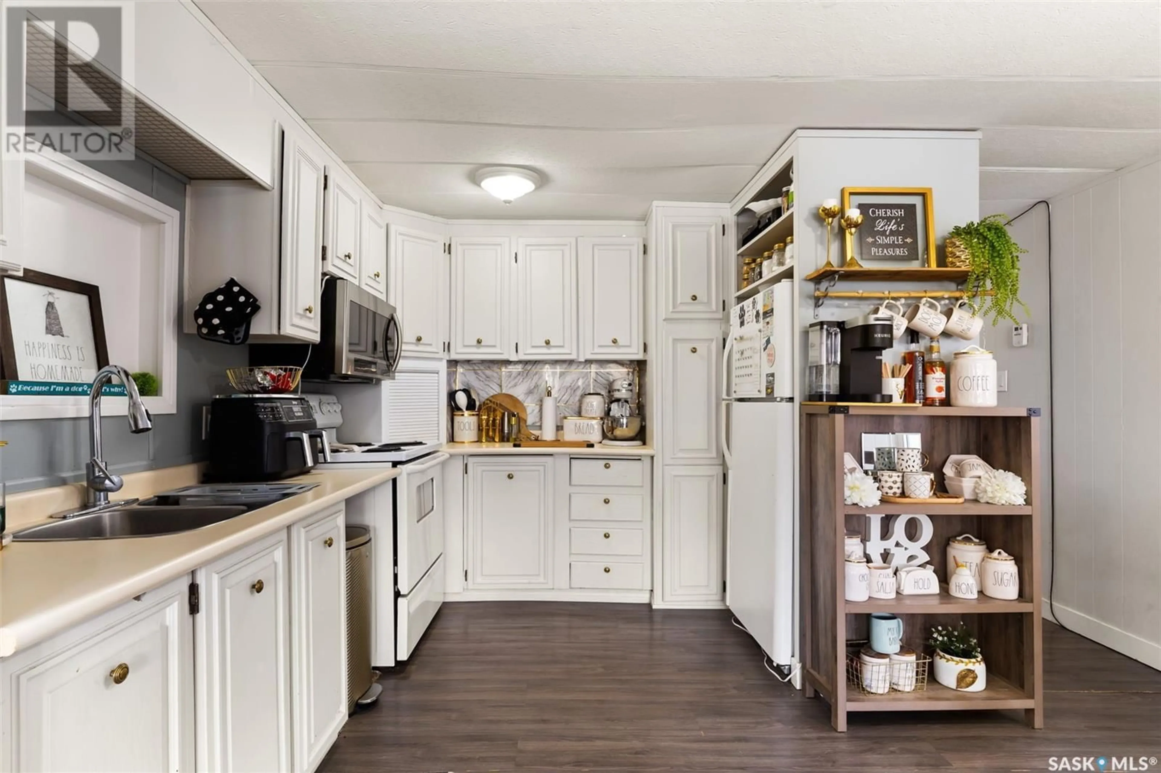 Open concept kitchen, unknown for 26 GARUIK CRESCENT, Regina Saskatchewan S4S7E6