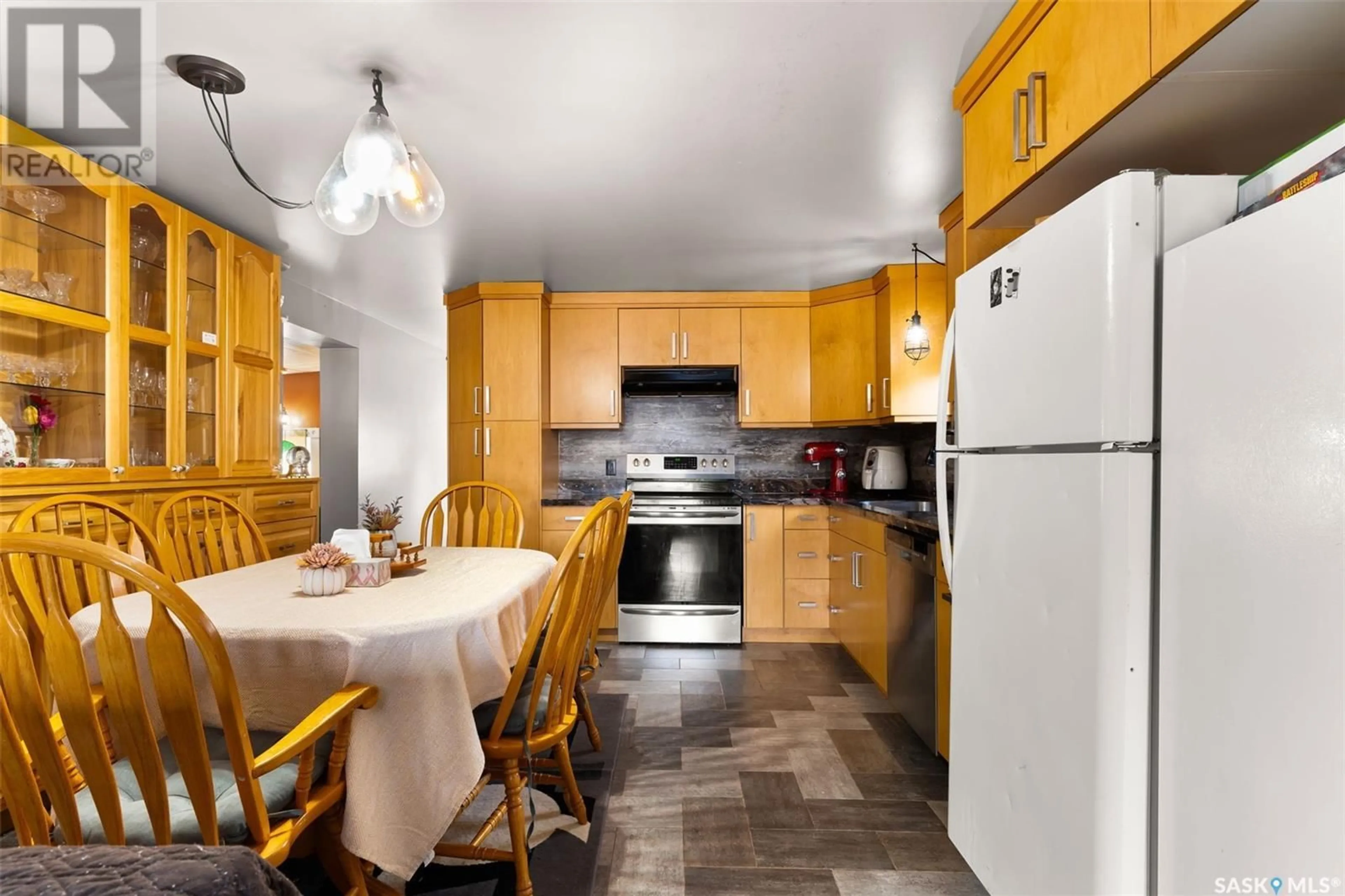 Standard kitchen, ceramic/tile floor for 11 GARUIK CRESCENT, Regina Saskatchewan S4R7E5