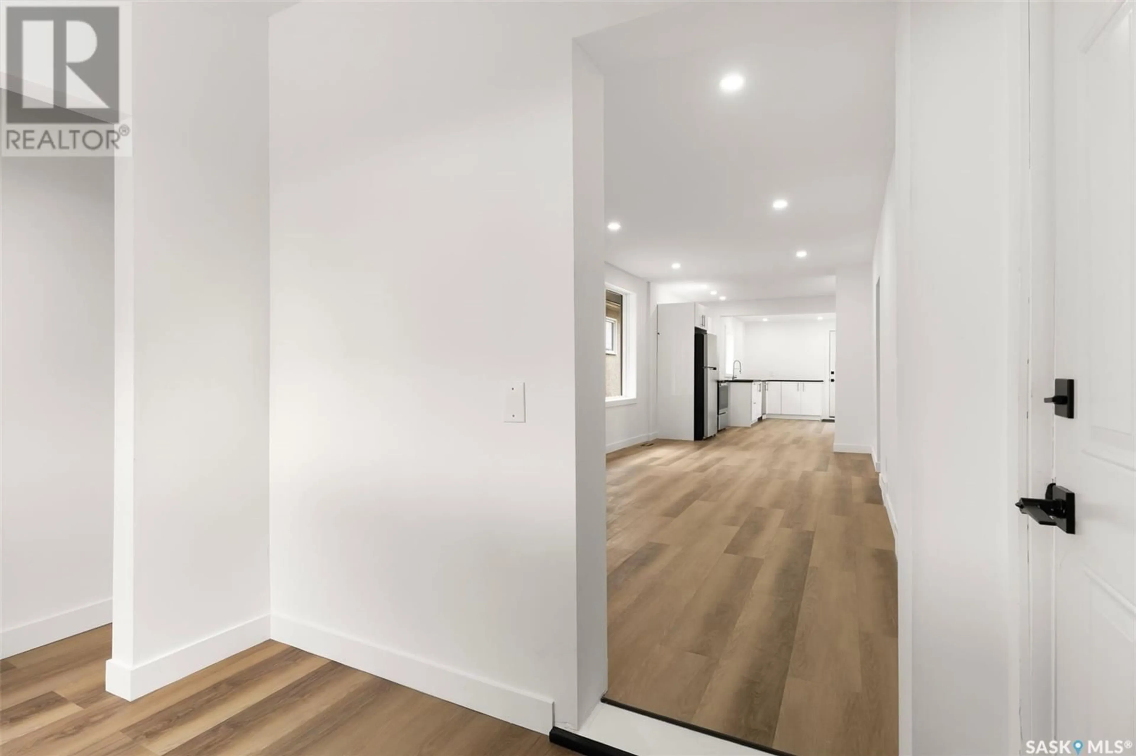 Indoor foyer for 1212 WALLACE STREET, Regina Saskatchewan S4N3Z3