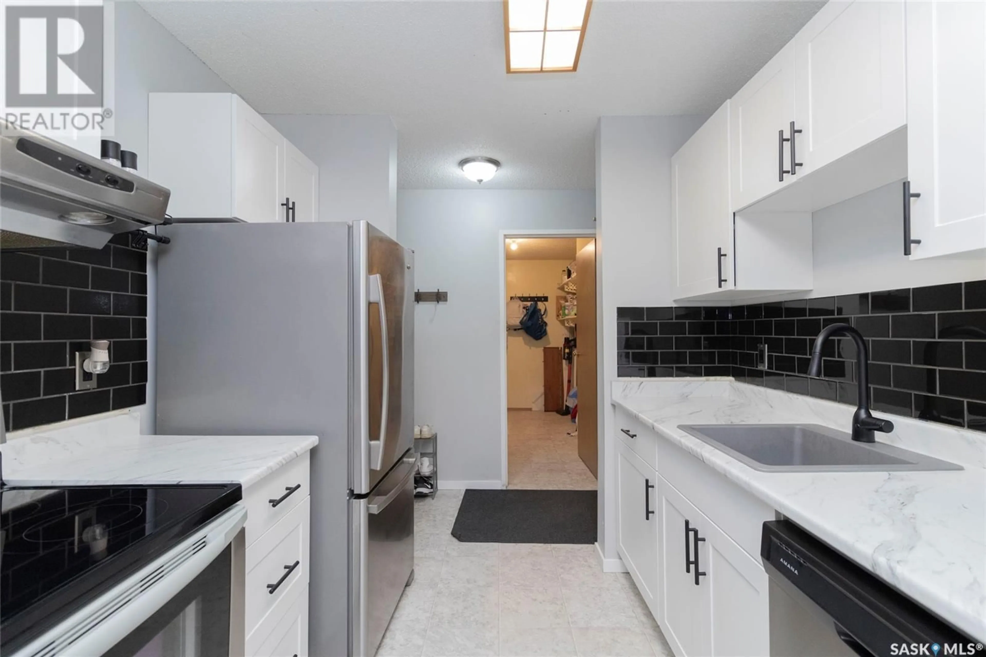 Standard kitchen, ceramic/tile floor for 310 - 625 STILLWATER DRIVE, Saskatoon Saskatchewan S7J4H7