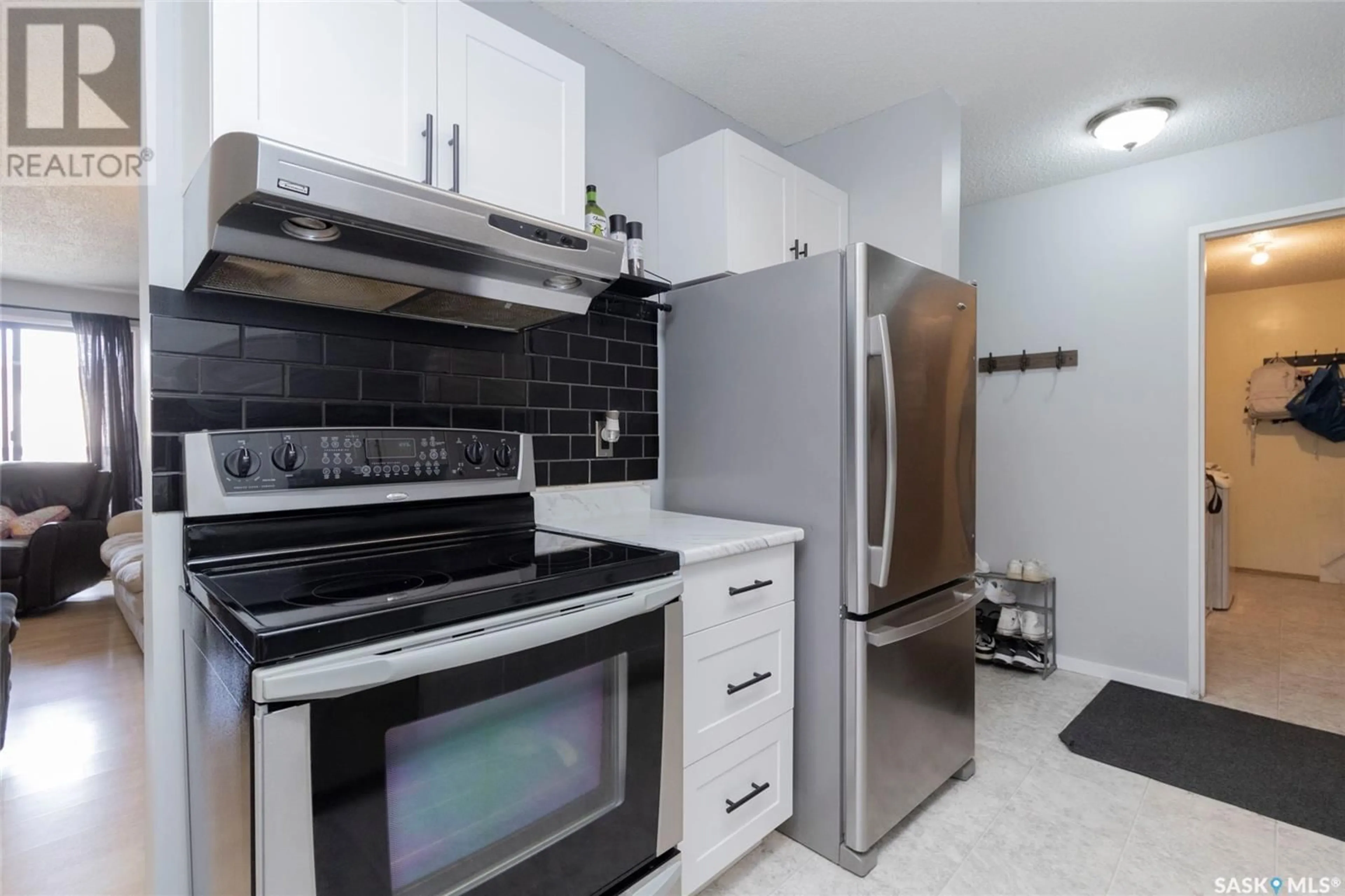 Standard kitchen, ceramic/tile floor for 310 - 625 STILLWATER DRIVE, Saskatoon Saskatchewan S7J4H7