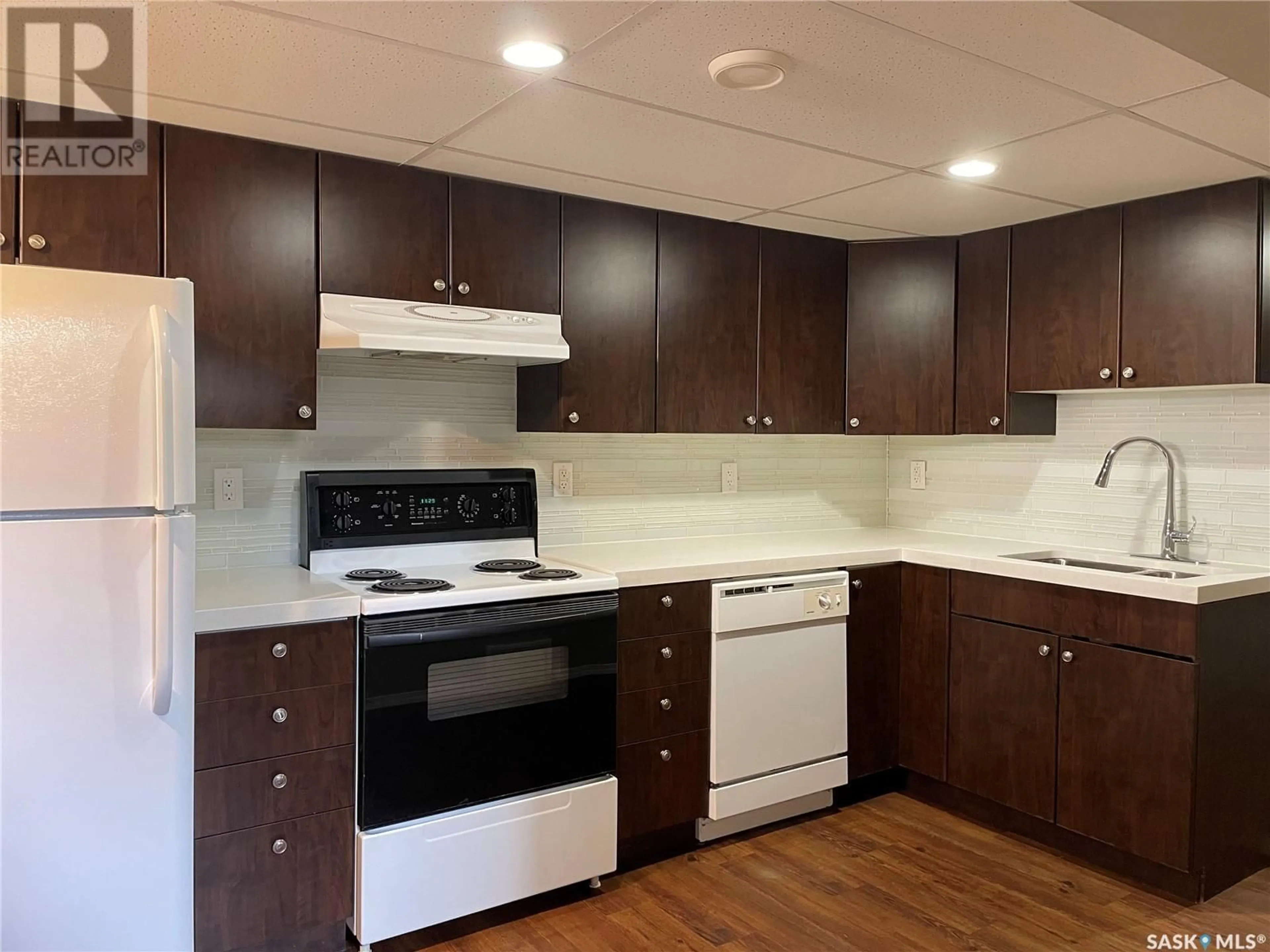Standard kitchen, wood/laminate floor for 2338 WILLIAM AVENUE, Saskatoon Saskatchewan S7J1A8