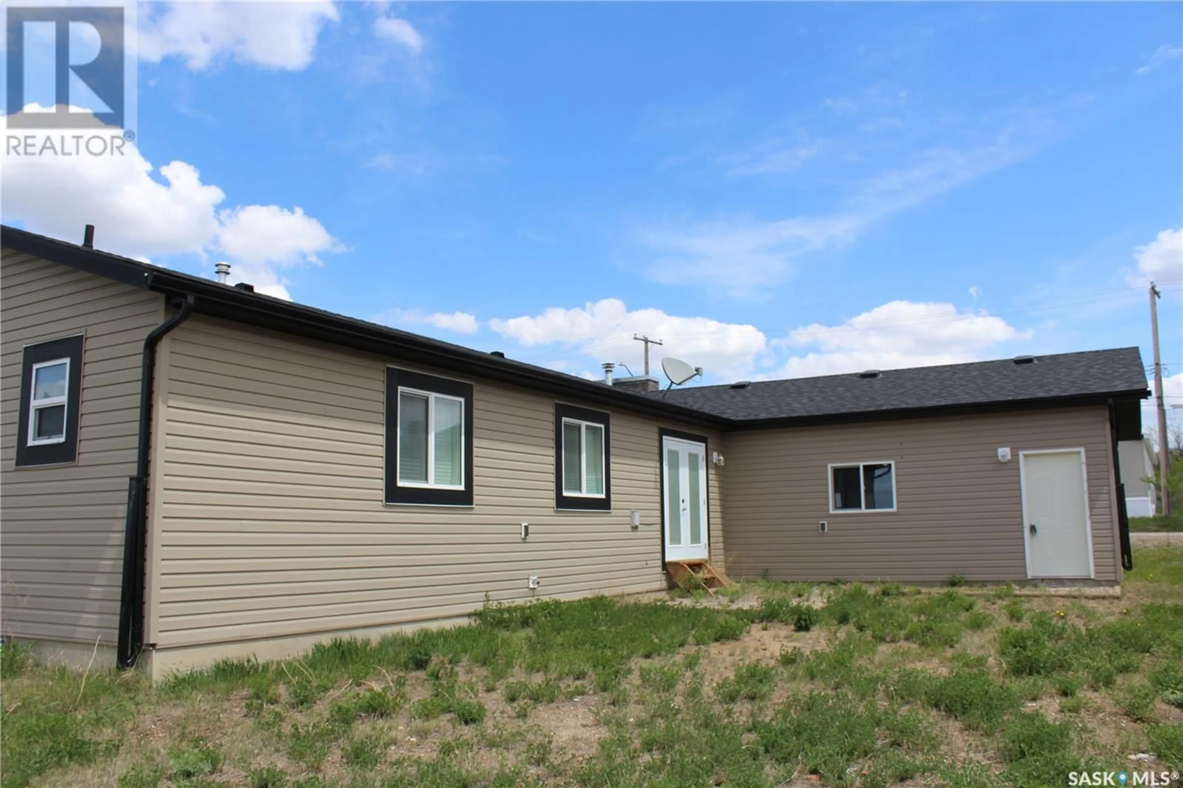 Home with vinyl exterior material, building for 2004 - 7 ALICE ROAD, Estevan Saskatchewan S4A1G7